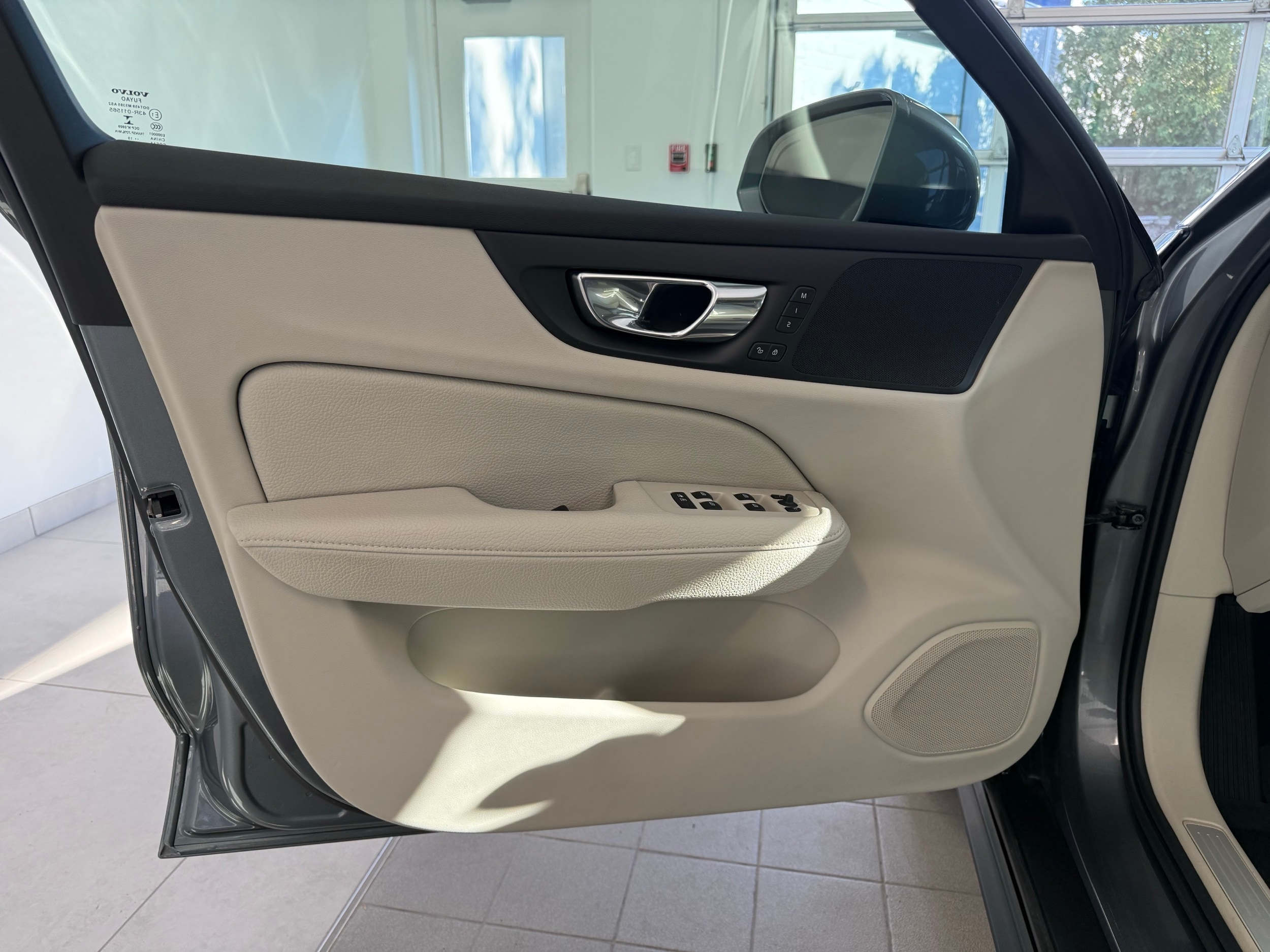 used 2020 Volvo V60 Cross Country car, priced at $31,500