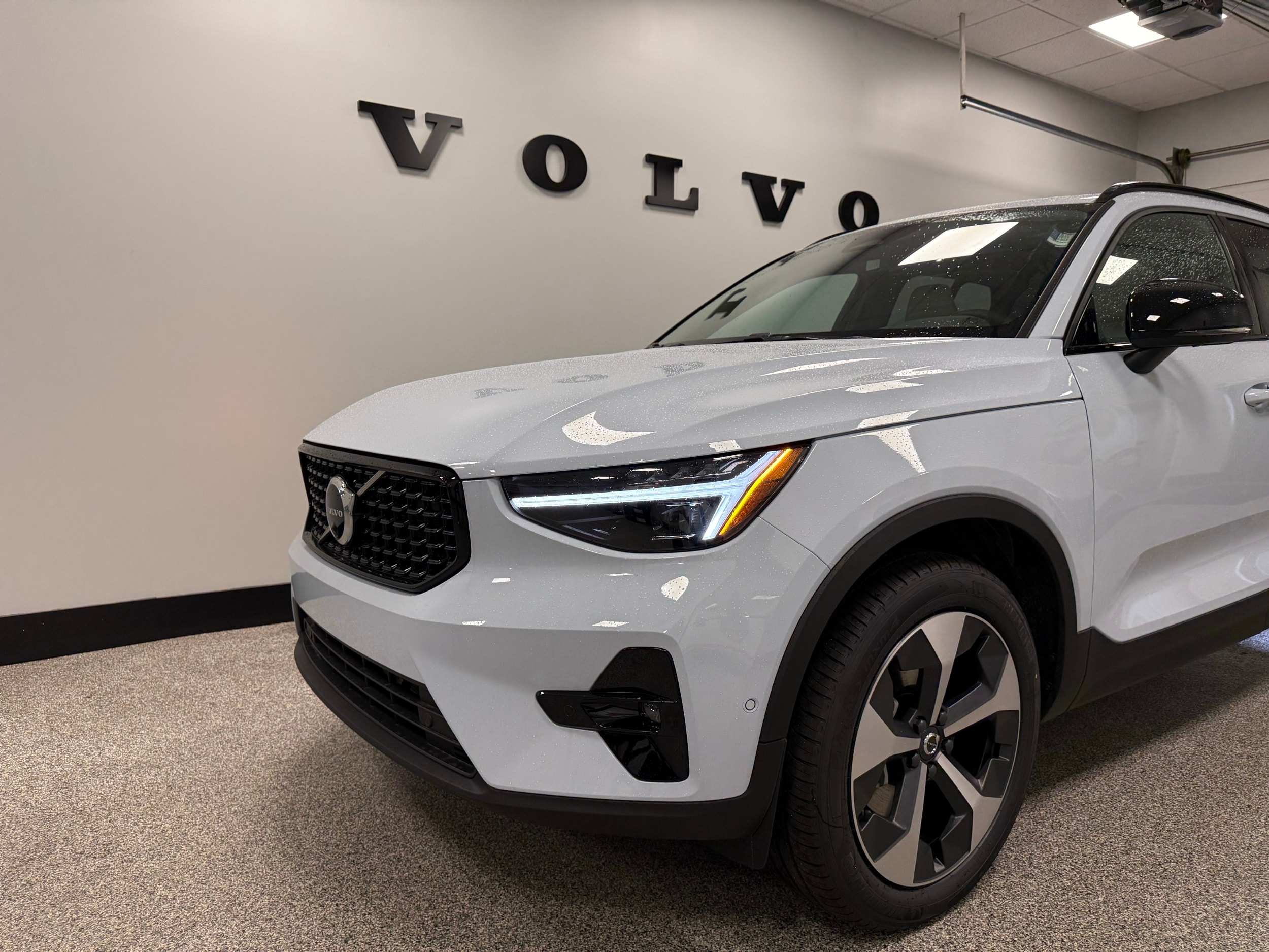 new 2025 Volvo XC40 car, priced at $48,335