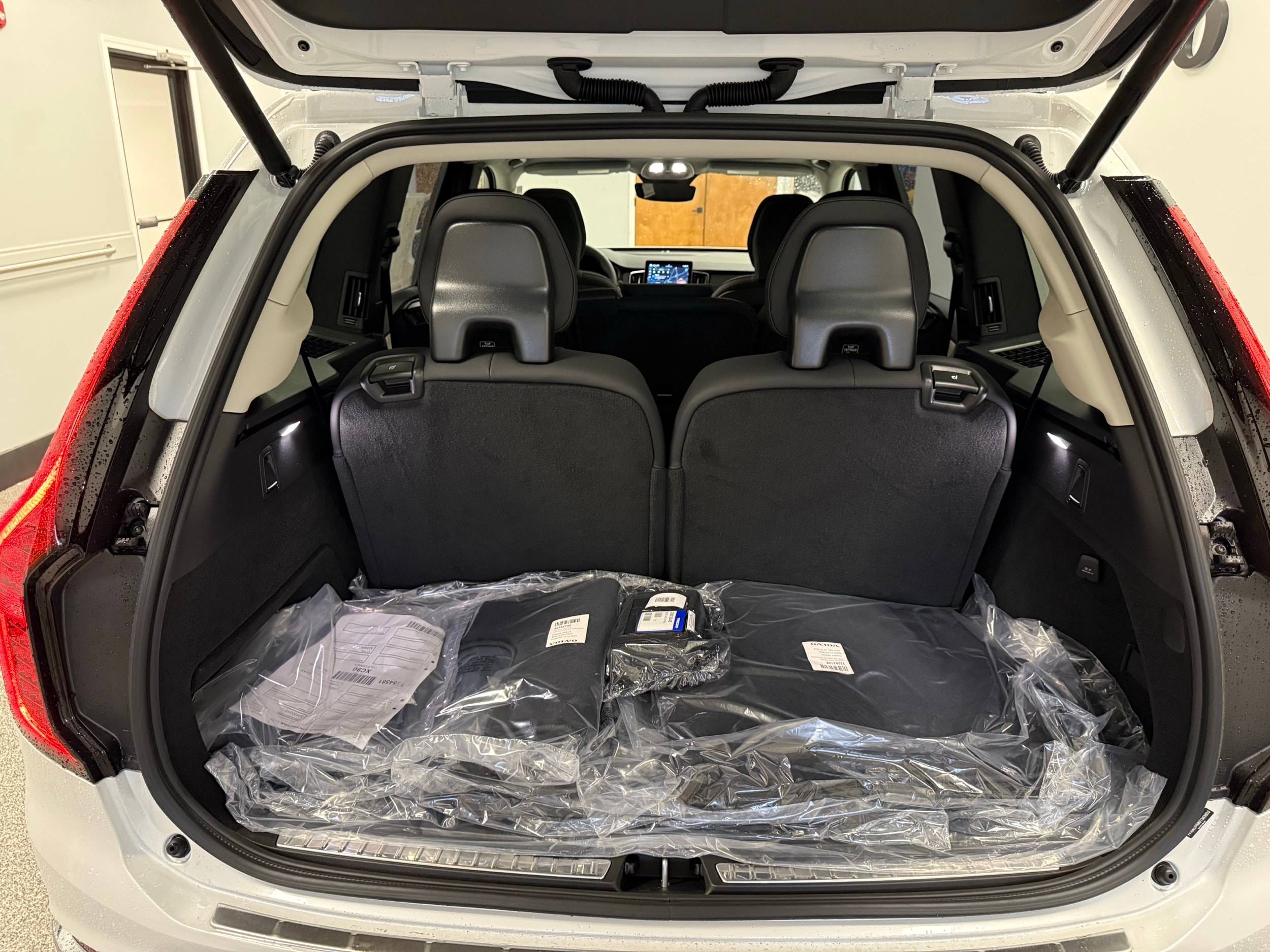 new 2025 Volvo XC90 car, priced at $69,155