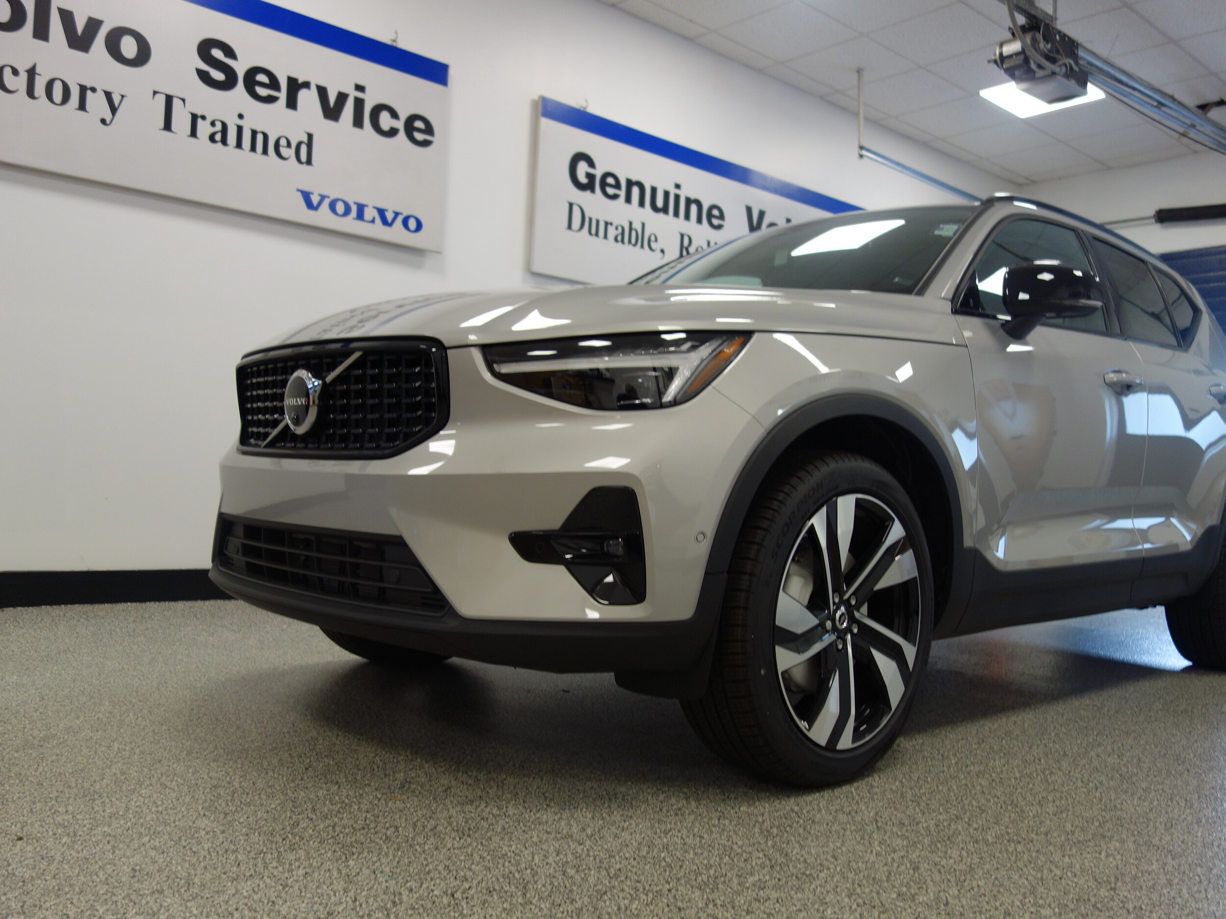 new 2025 Volvo XC40 car, priced at $51,040