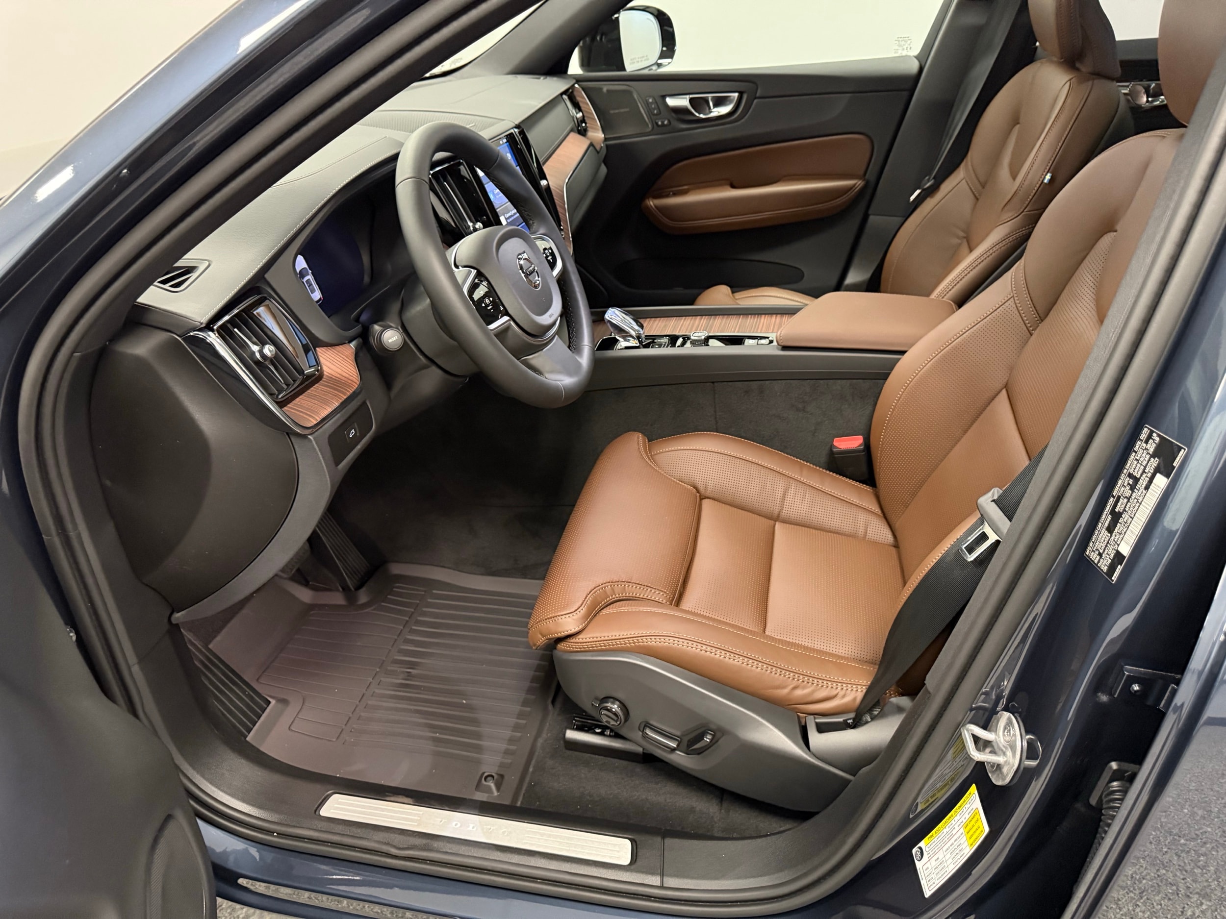 new 2025 Volvo XC60 car, priced at $59,645