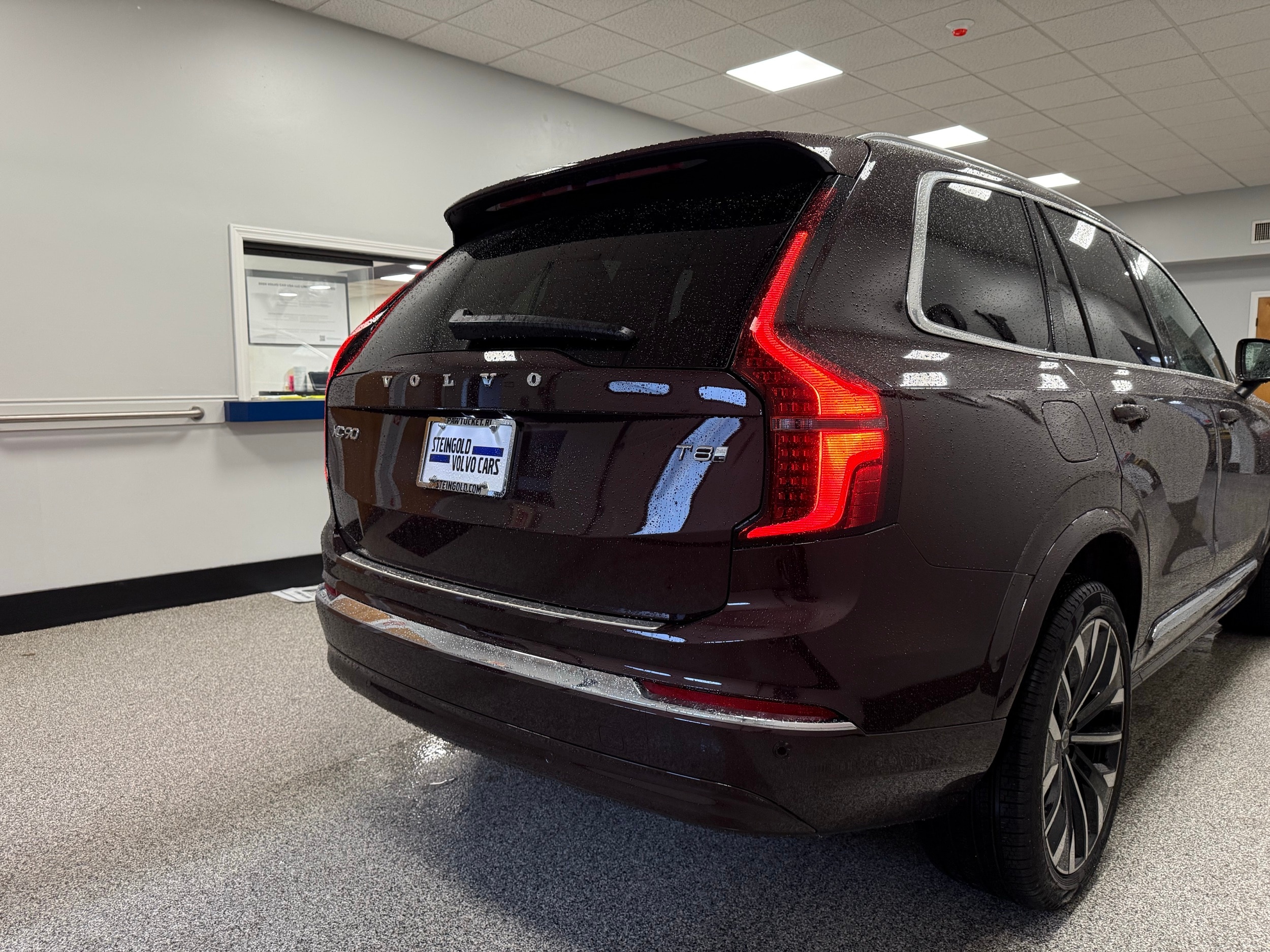 new 2025 Volvo XC90 plug-in hybrid car, priced at $79,195