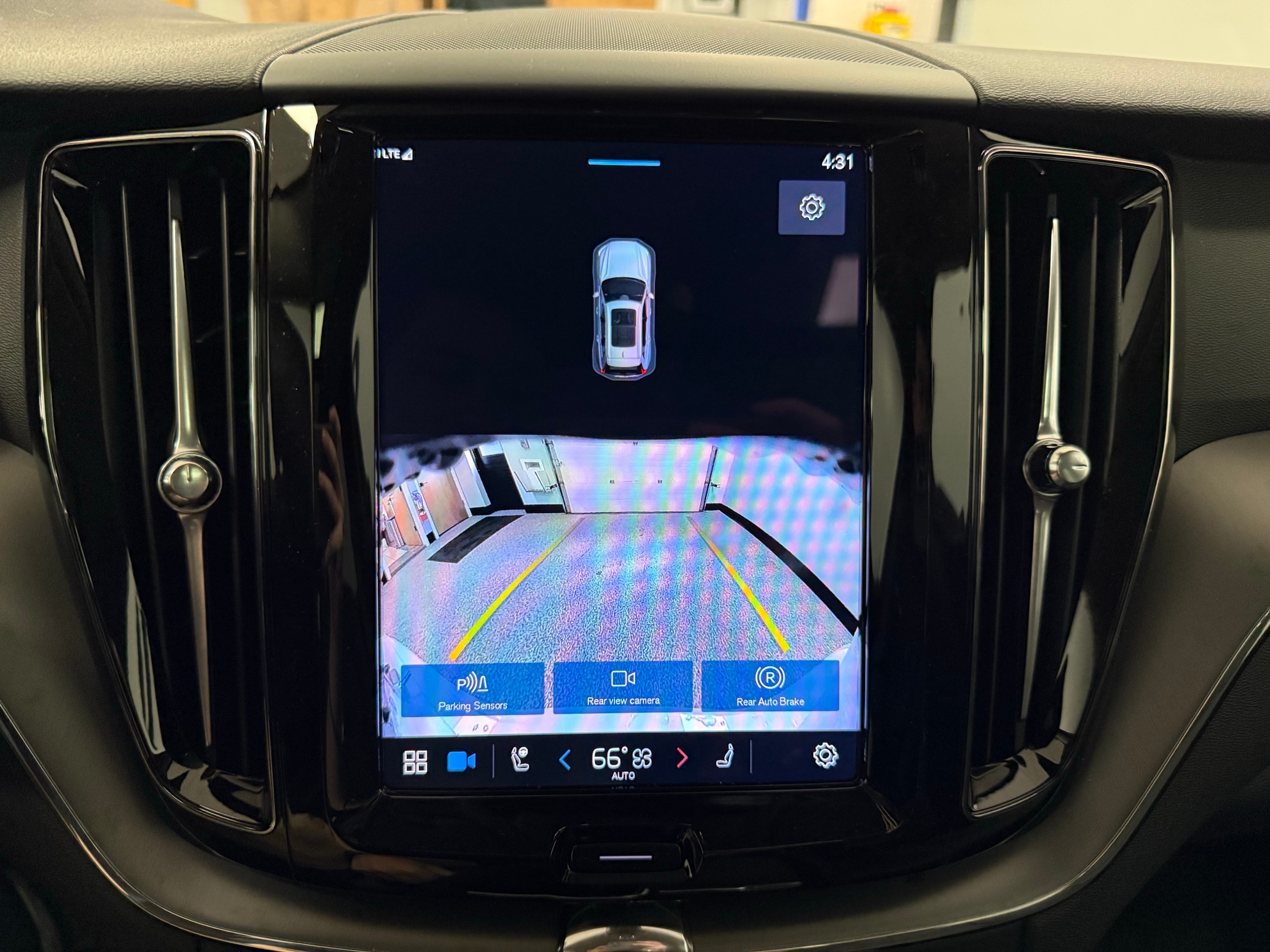 new 2025 Volvo XC60 car, priced at $50,705