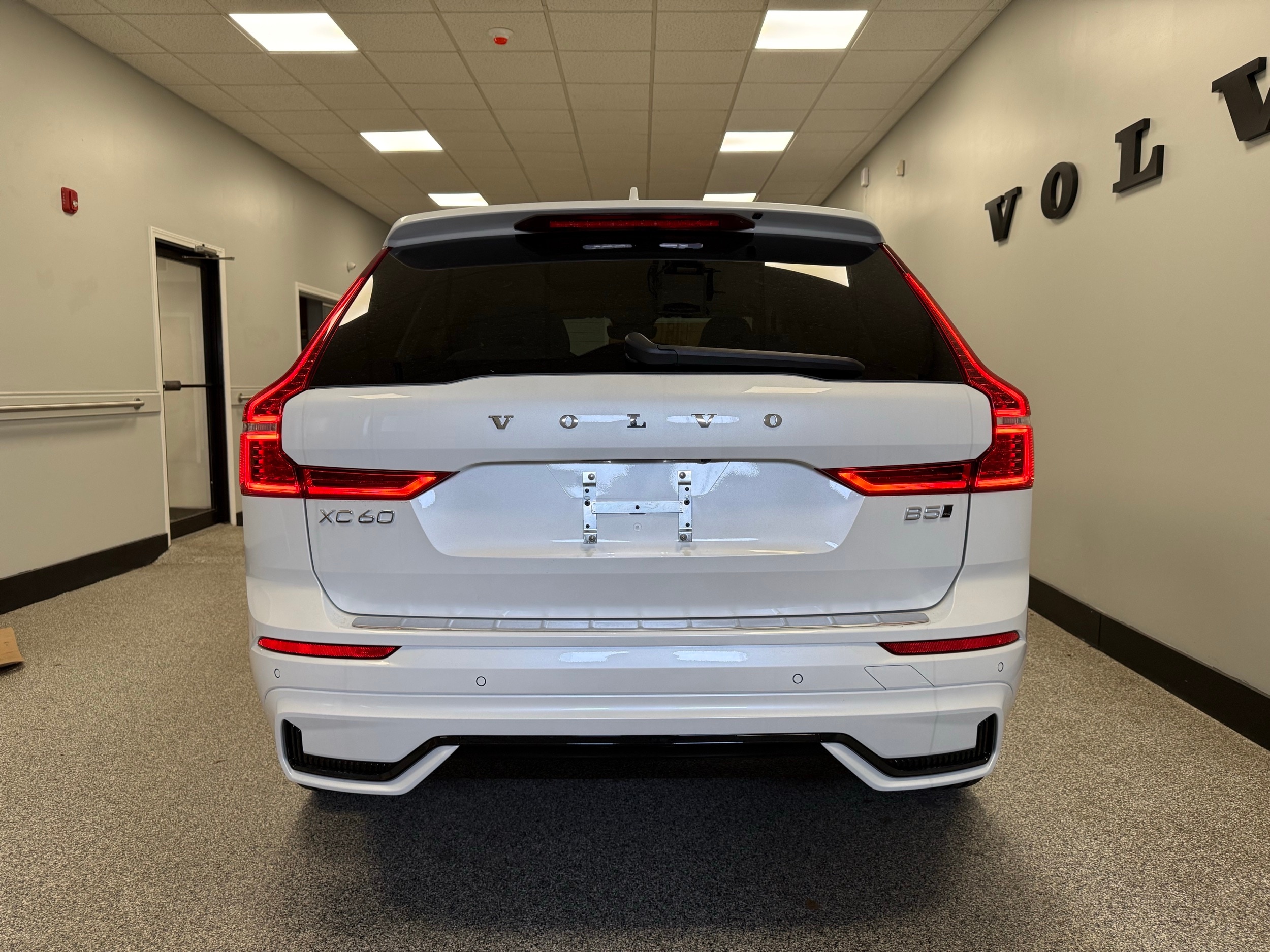 new 2025 Volvo XC60 car, priced at $55,360