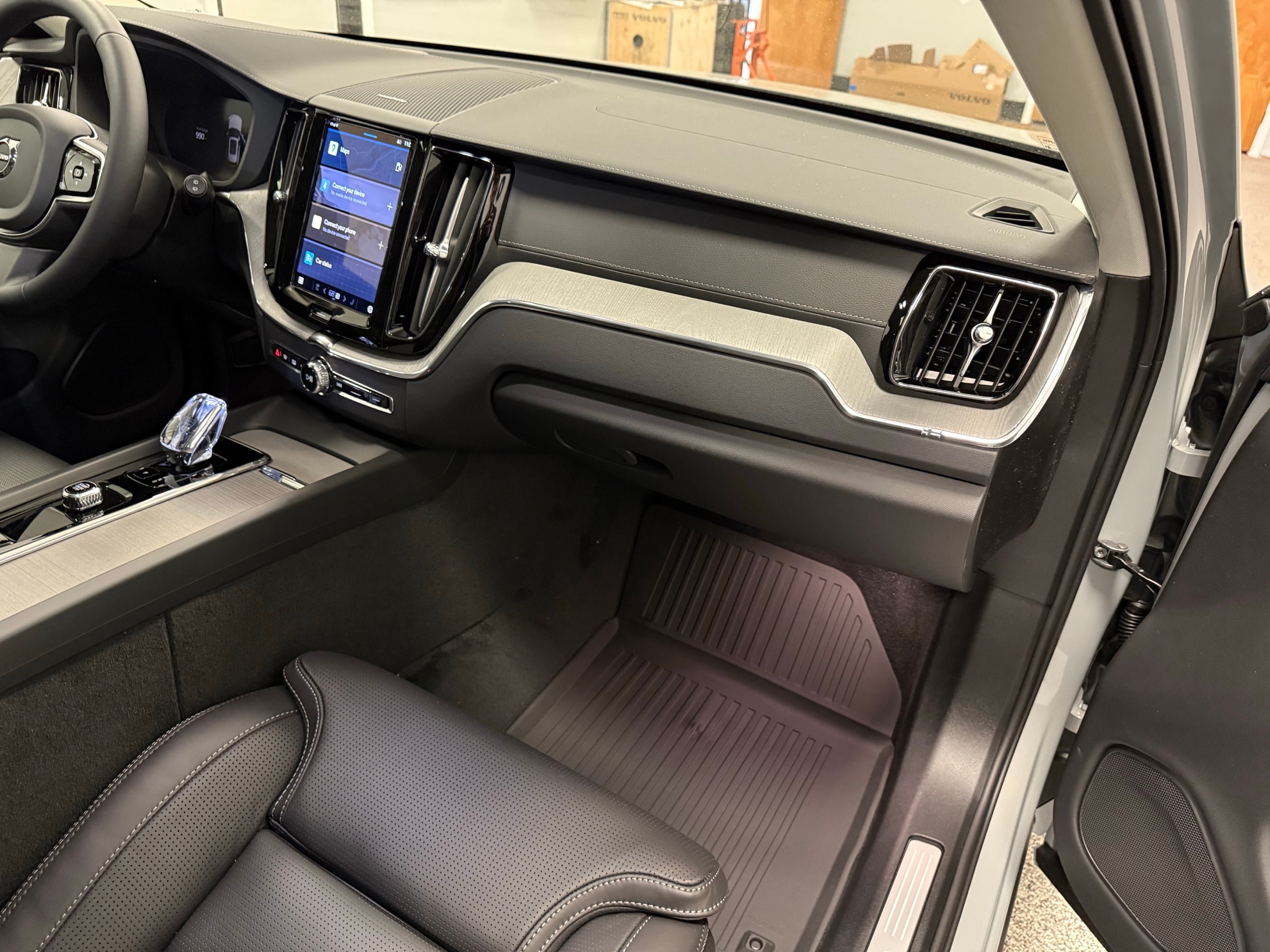 new 2025 Volvo XC60 car, priced at $61,400