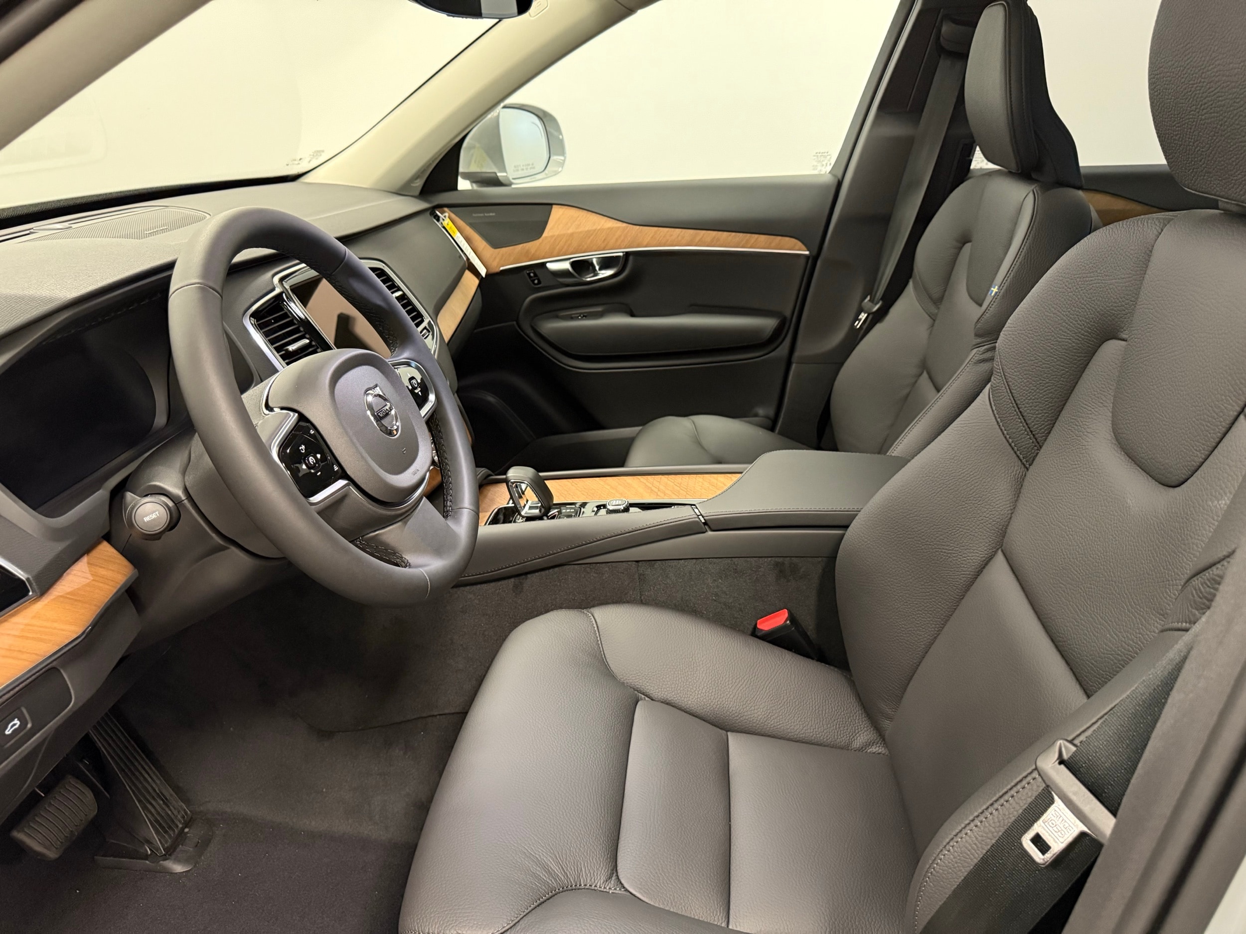 new 2025 Volvo XC90 car, priced at $68,955