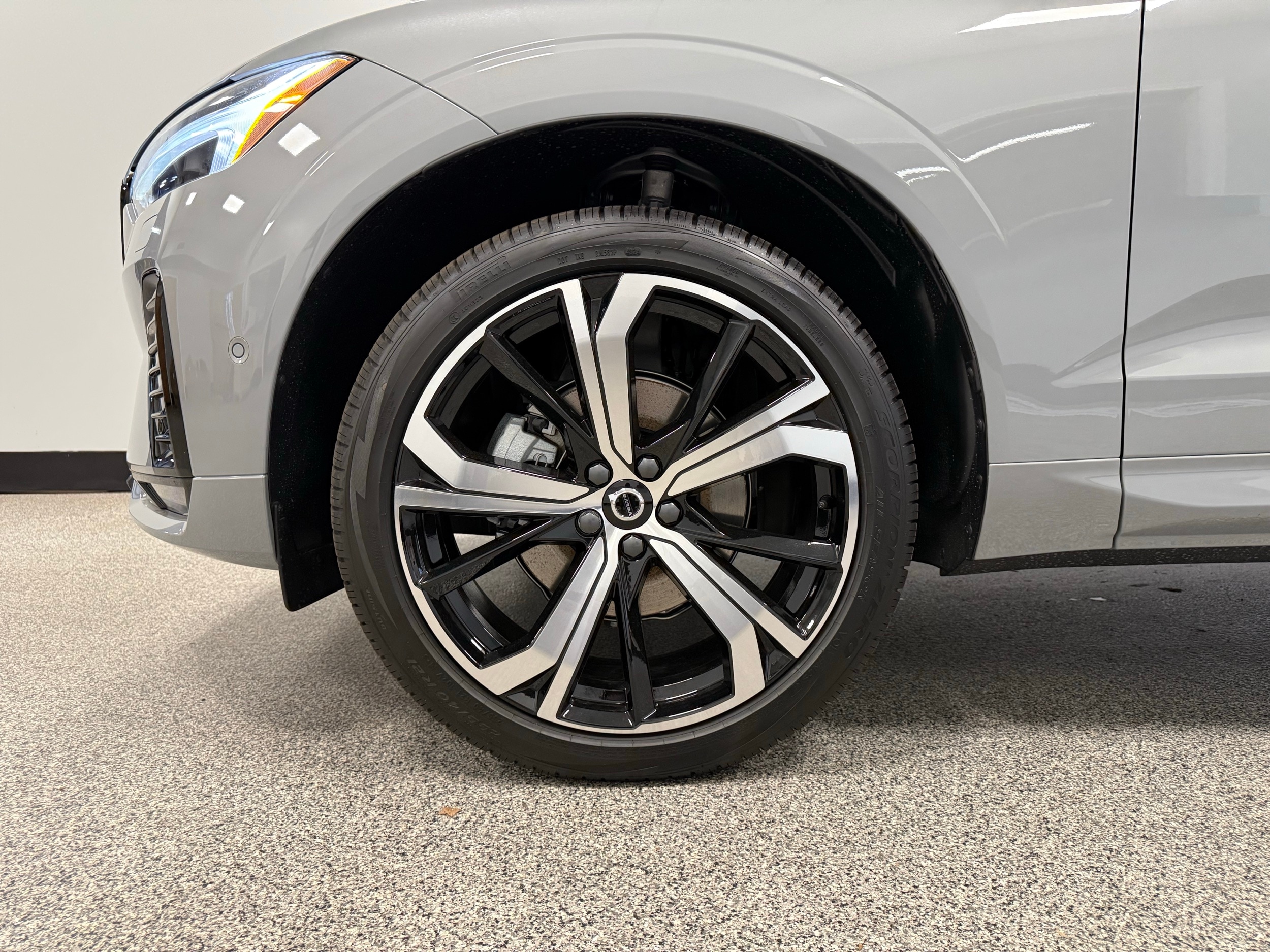 new 2025 Volvo XC60 car, priced at $61,400