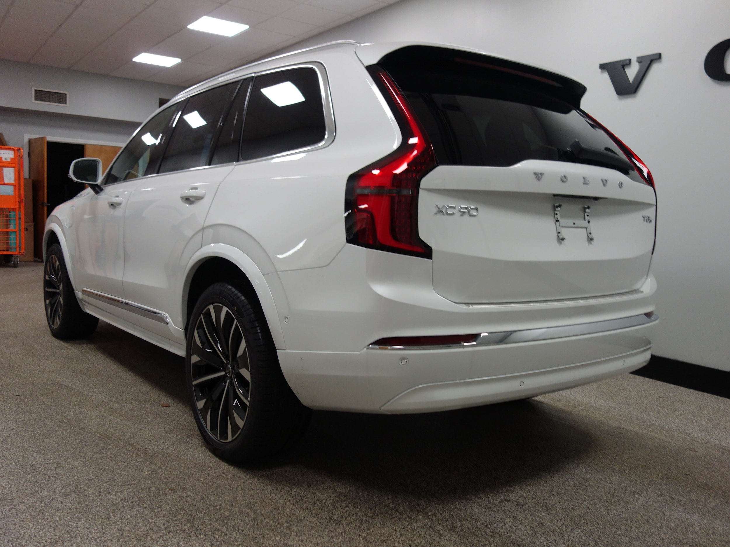 new 2025 Volvo XC90 plug-in hybrid car, priced at $82,405