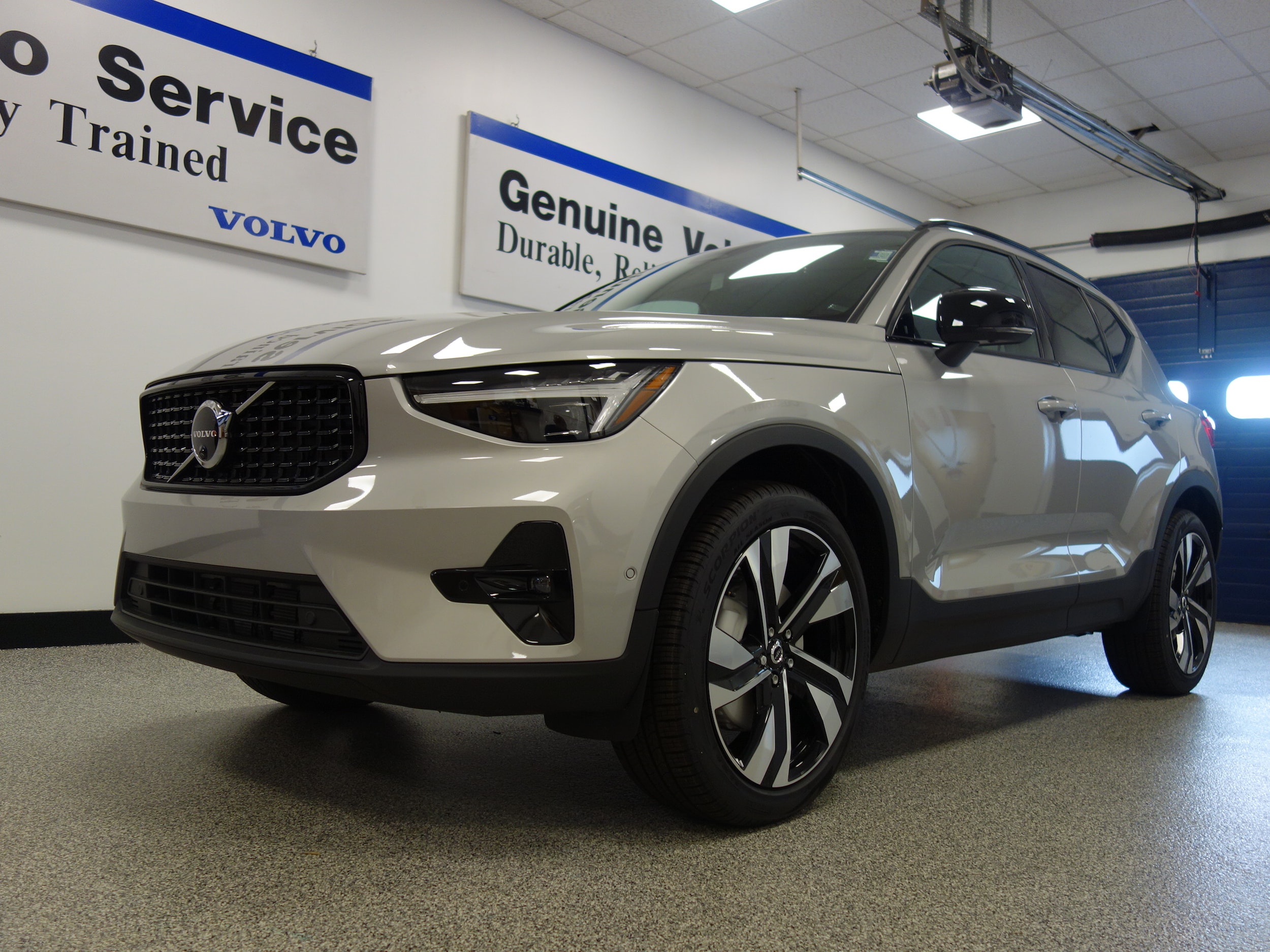 new 2025 Volvo XC40 car, priced at $51,040