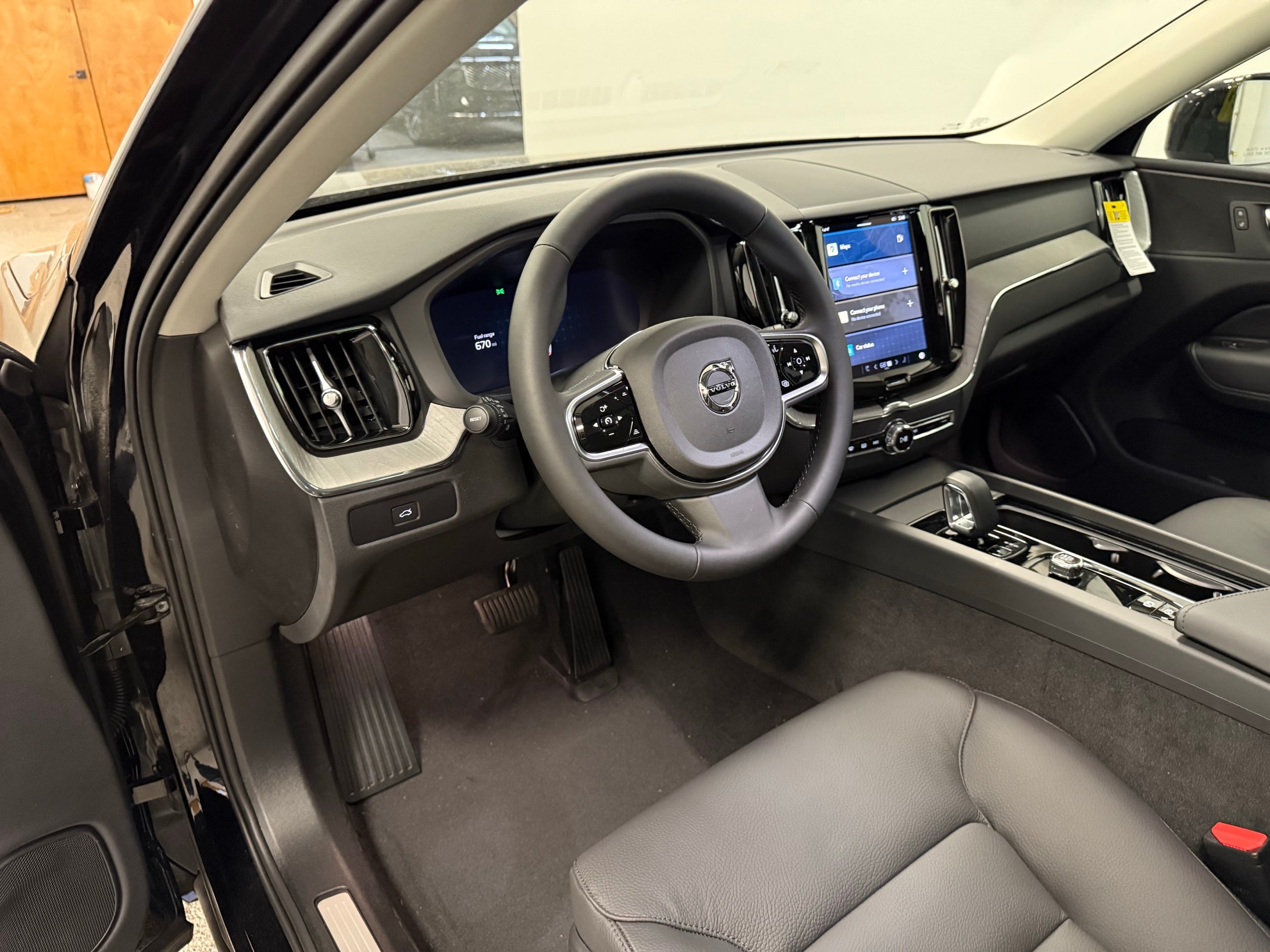 new 2025 Volvo XC60 car, priced at $55,920