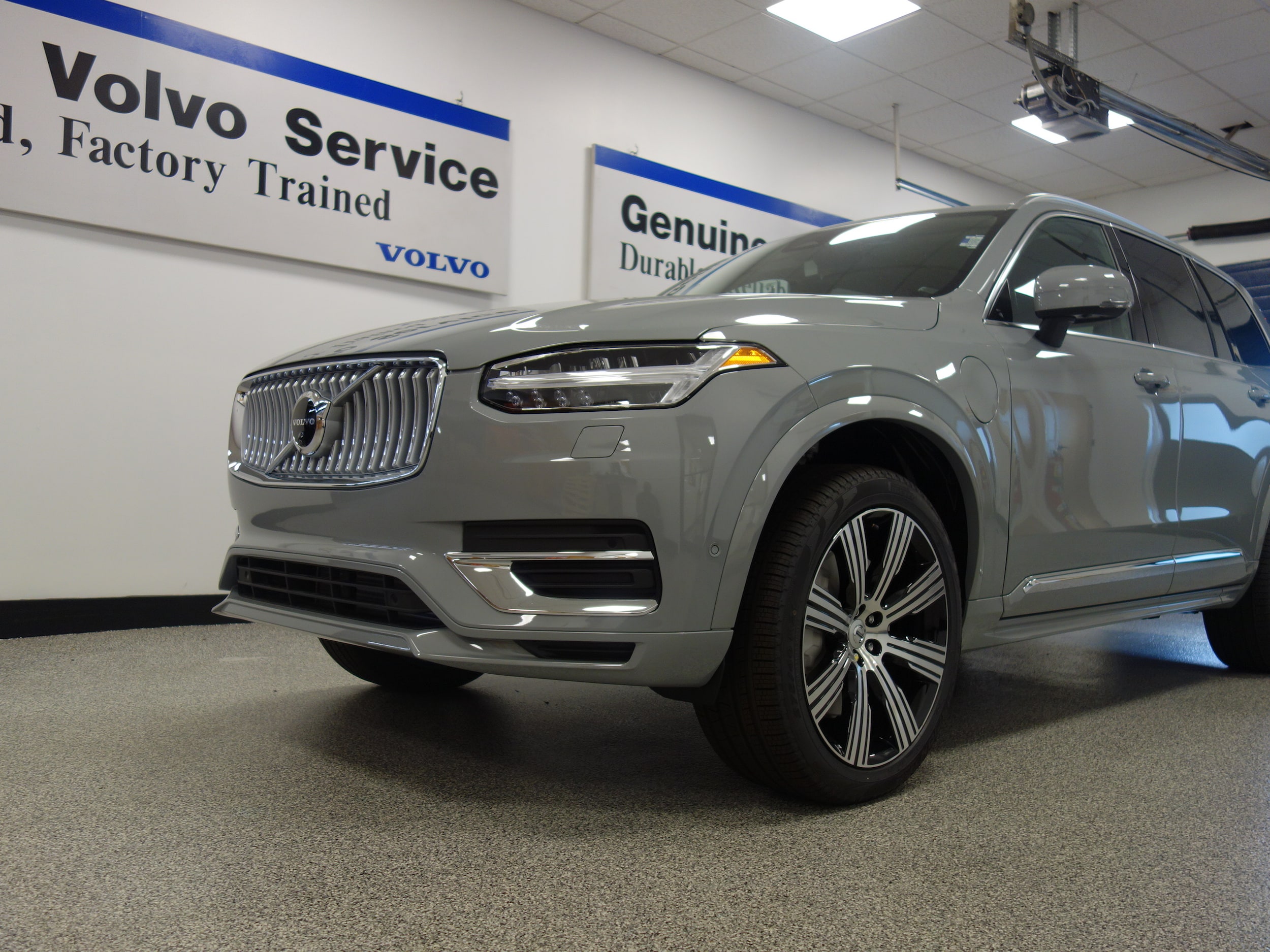 new 2025 Volvo XC90 plug-in hybrid car, priced at $78,950