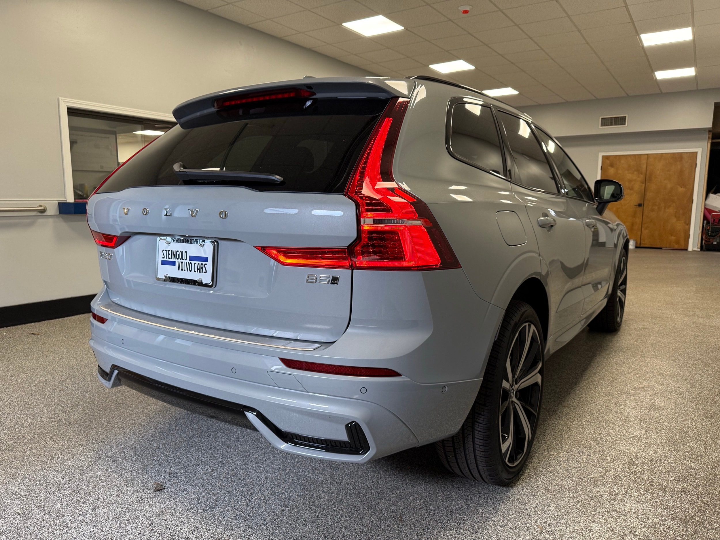 new 2025 Volvo XC60 car, priced at $61,400