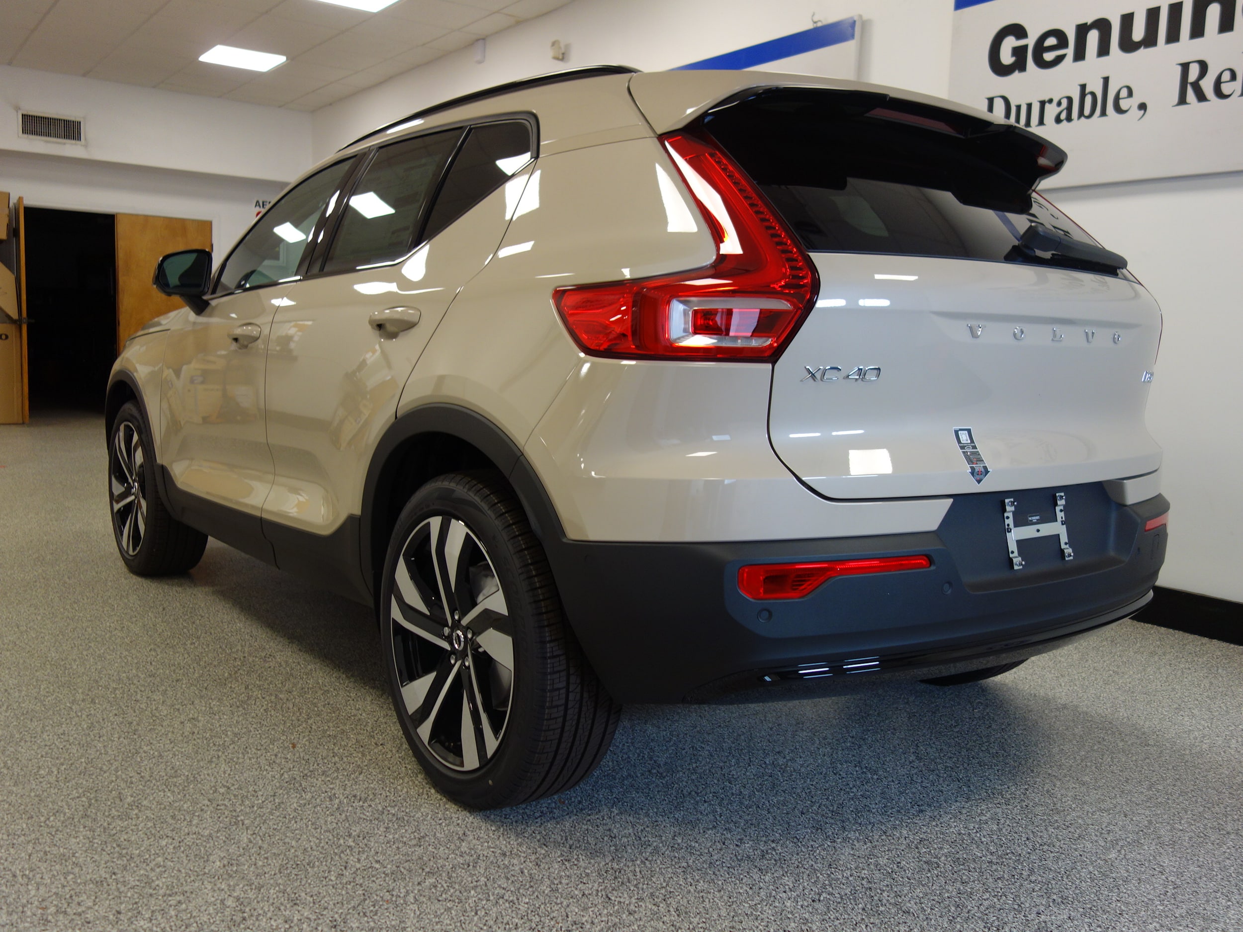 new 2025 Volvo XC40 car, priced at $51,040