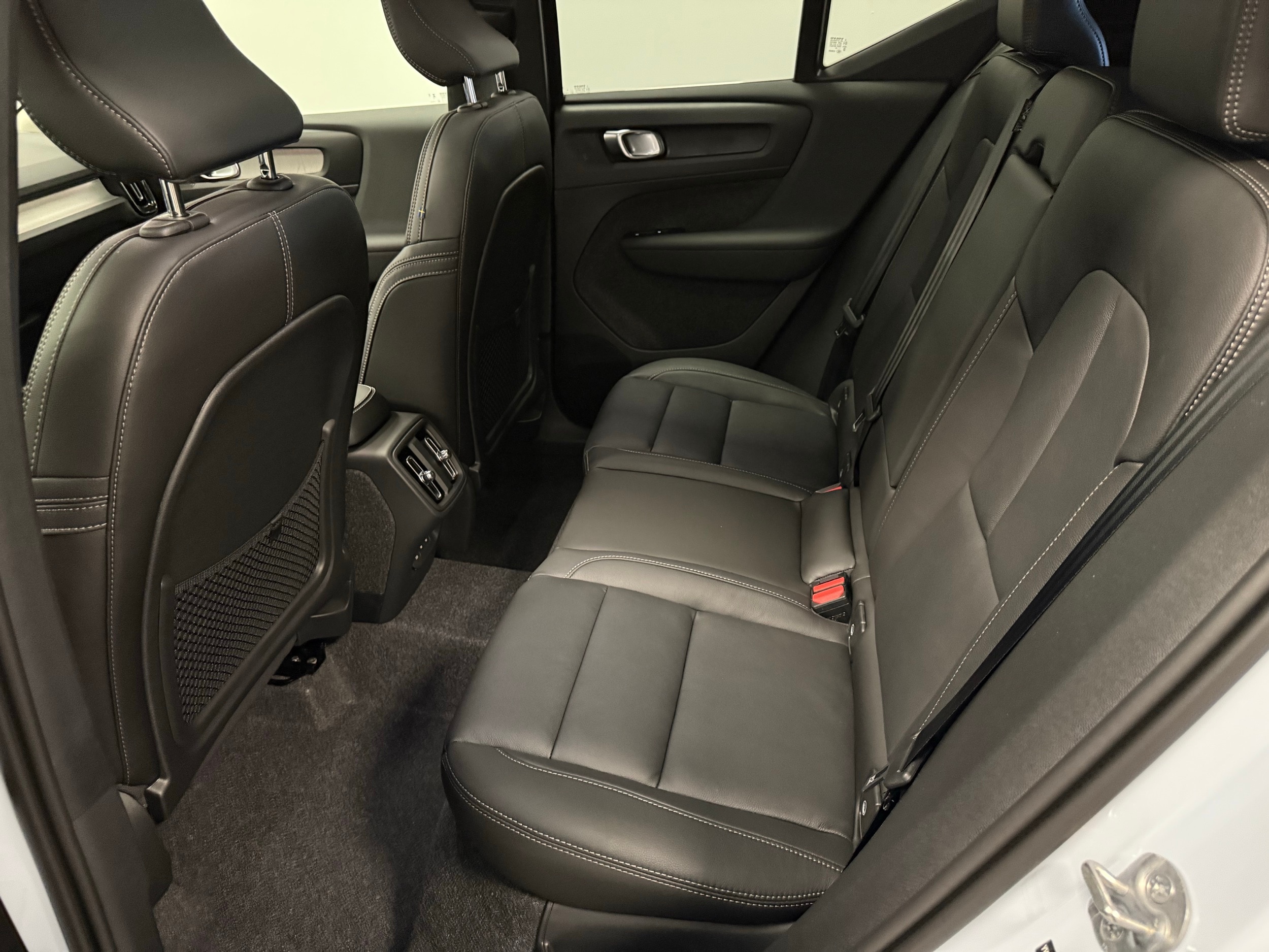 new 2025 Volvo XC40 car, priced at $44,595