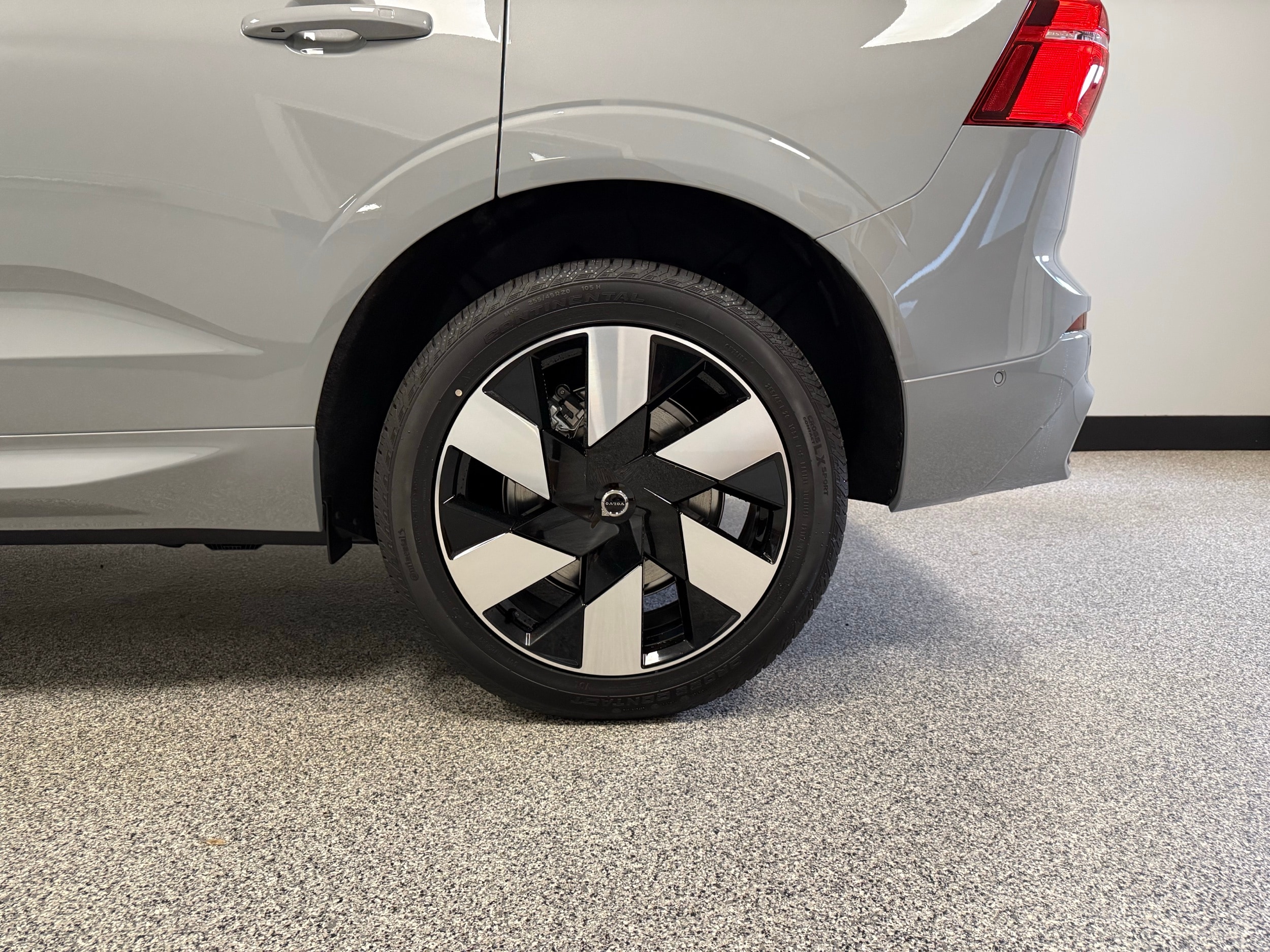 new 2025 Volvo XC60 plug-in hybrid car, priced at $66,260