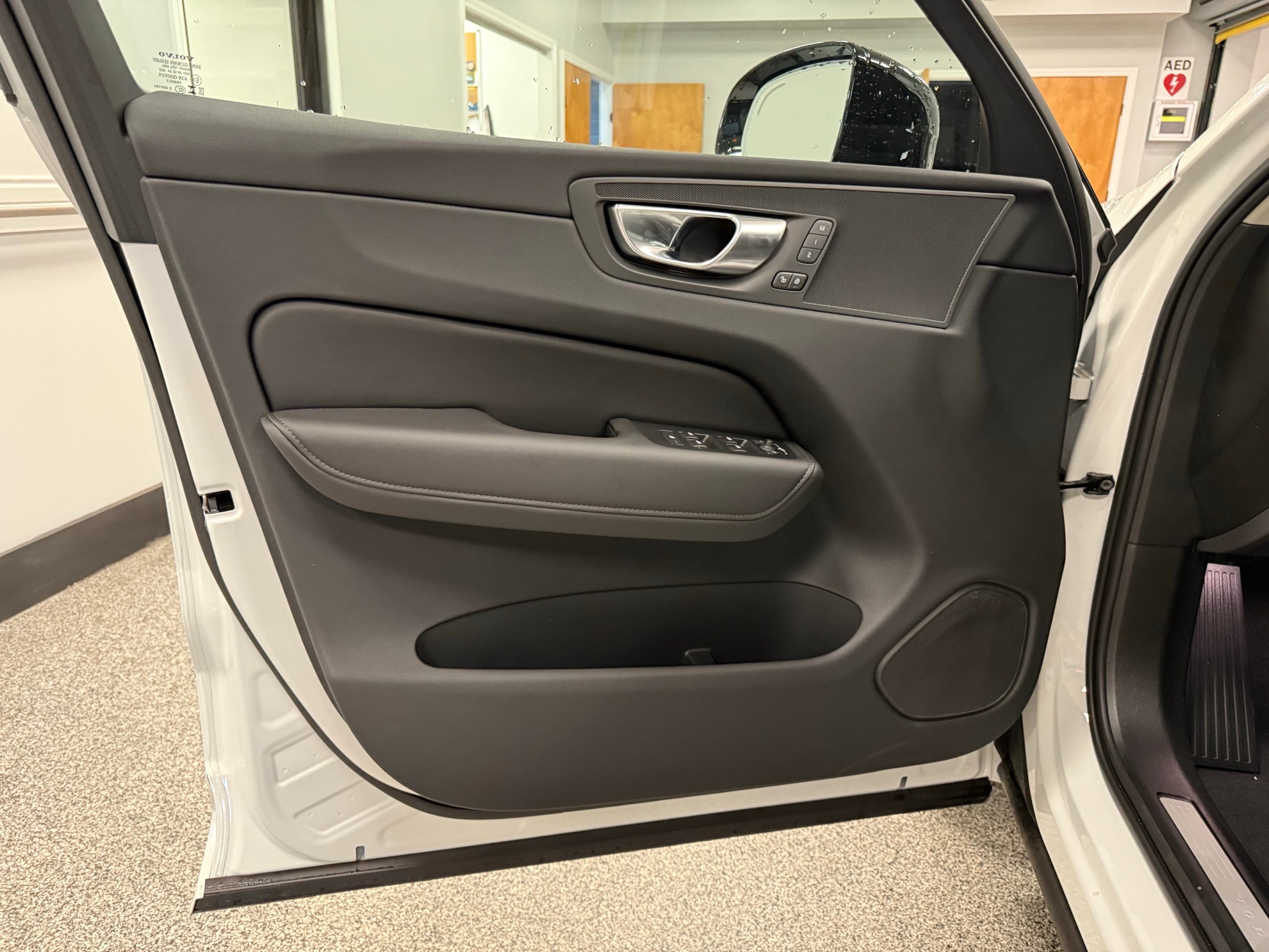 new 2025 Volvo XC60 car, priced at $50,705