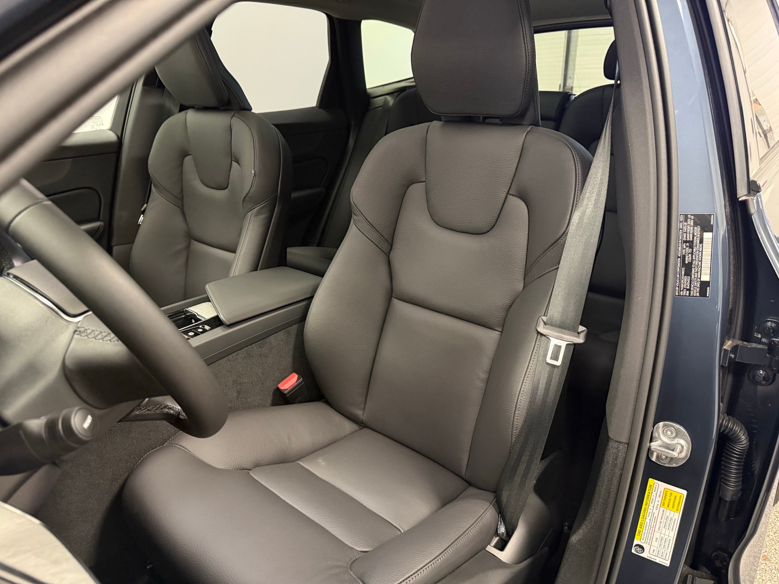 new 2025 Volvo XC60 car, priced at $55,335