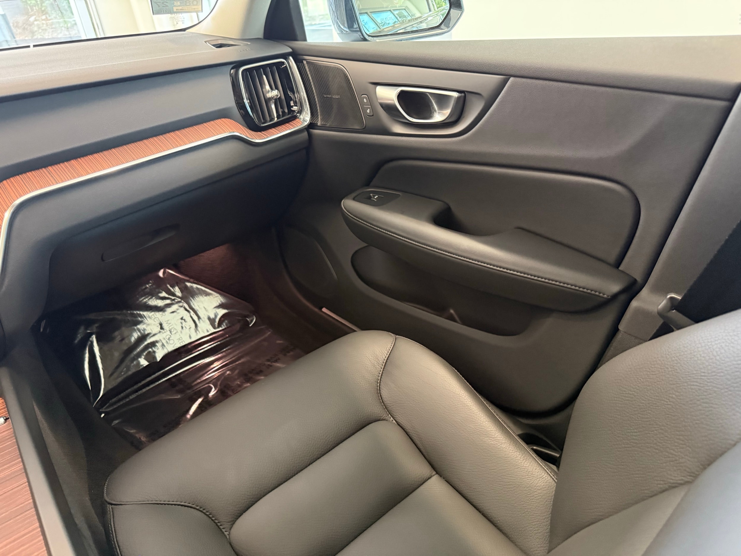 used 2024 Volvo V60 Cross Country car, priced at $49,500