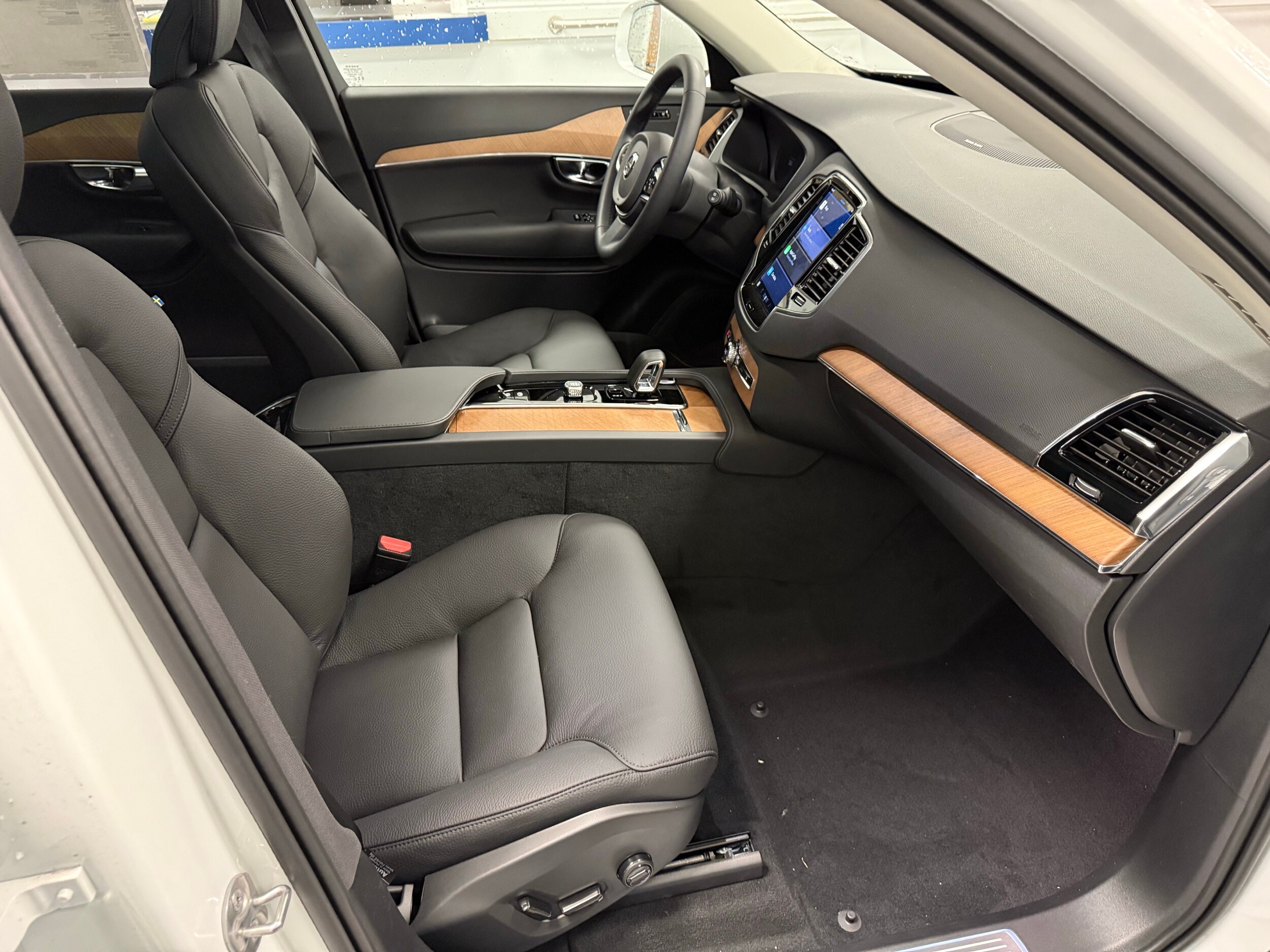 new 2025 Volvo XC90 car, priced at $68,455
