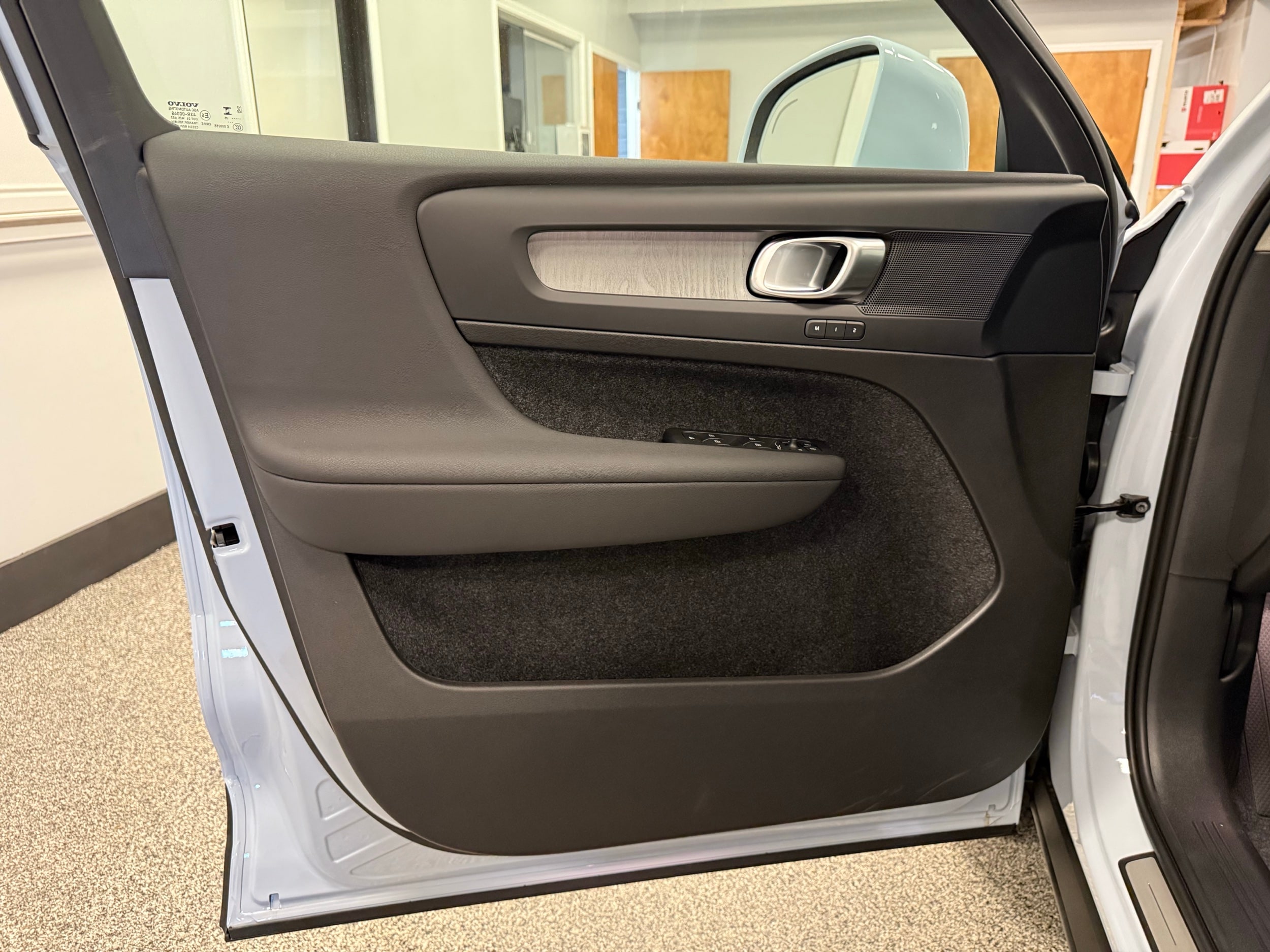 new 2025 Volvo XC40 car, priced at $44,595