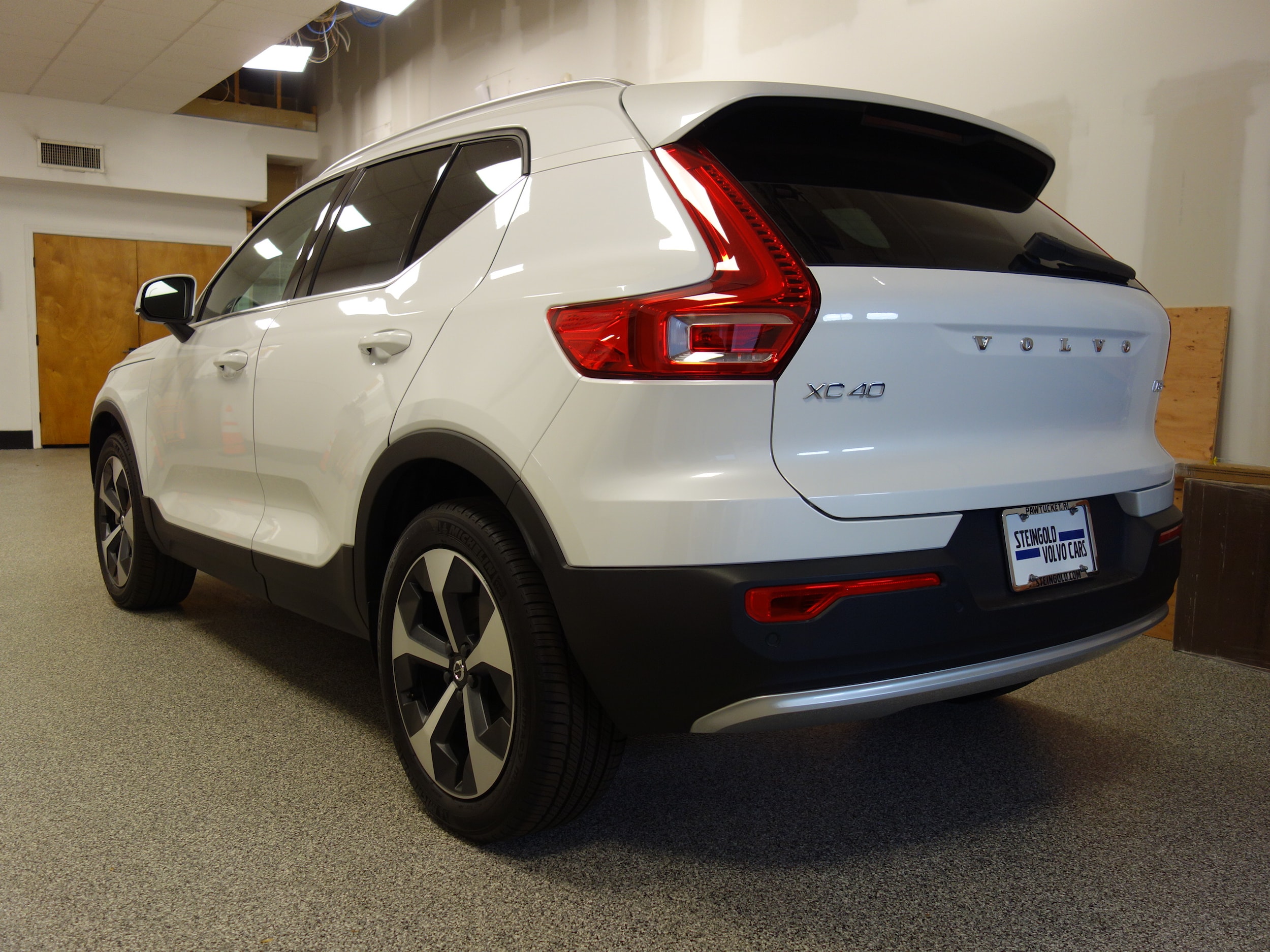 new 2025 Volvo XC40 car, priced at $46,015