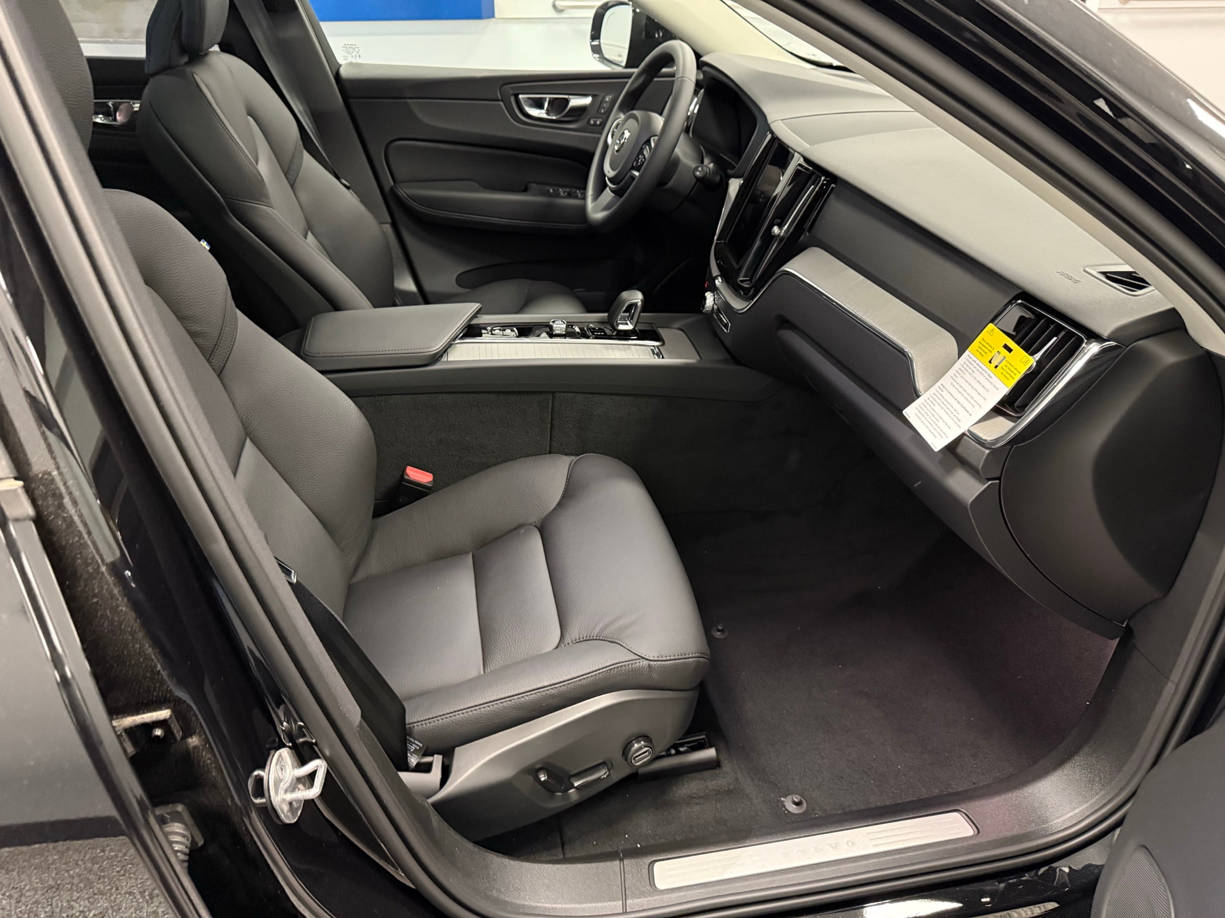 new 2025 Volvo XC60 car, priced at $55,920