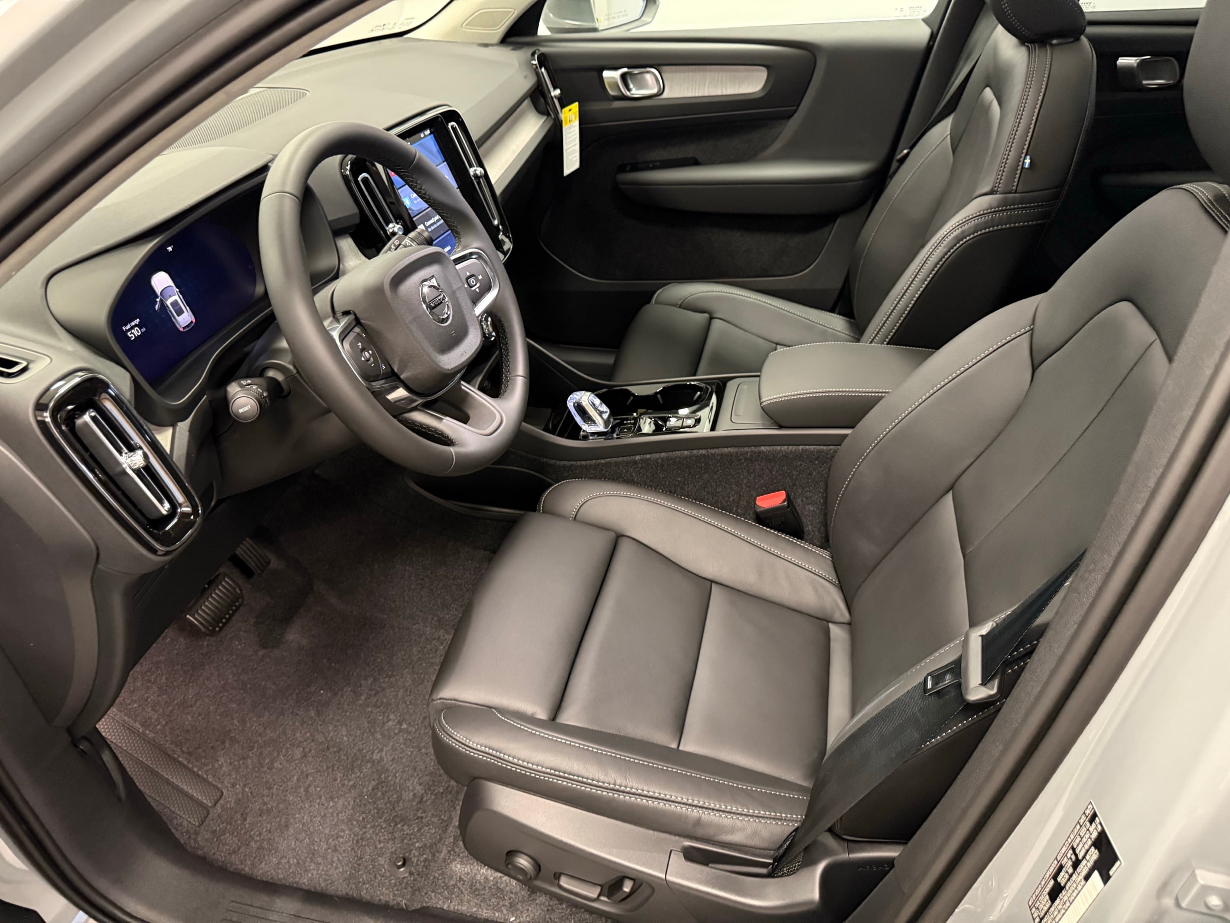 new 2025 Volvo XC40 car, priced at $48,335