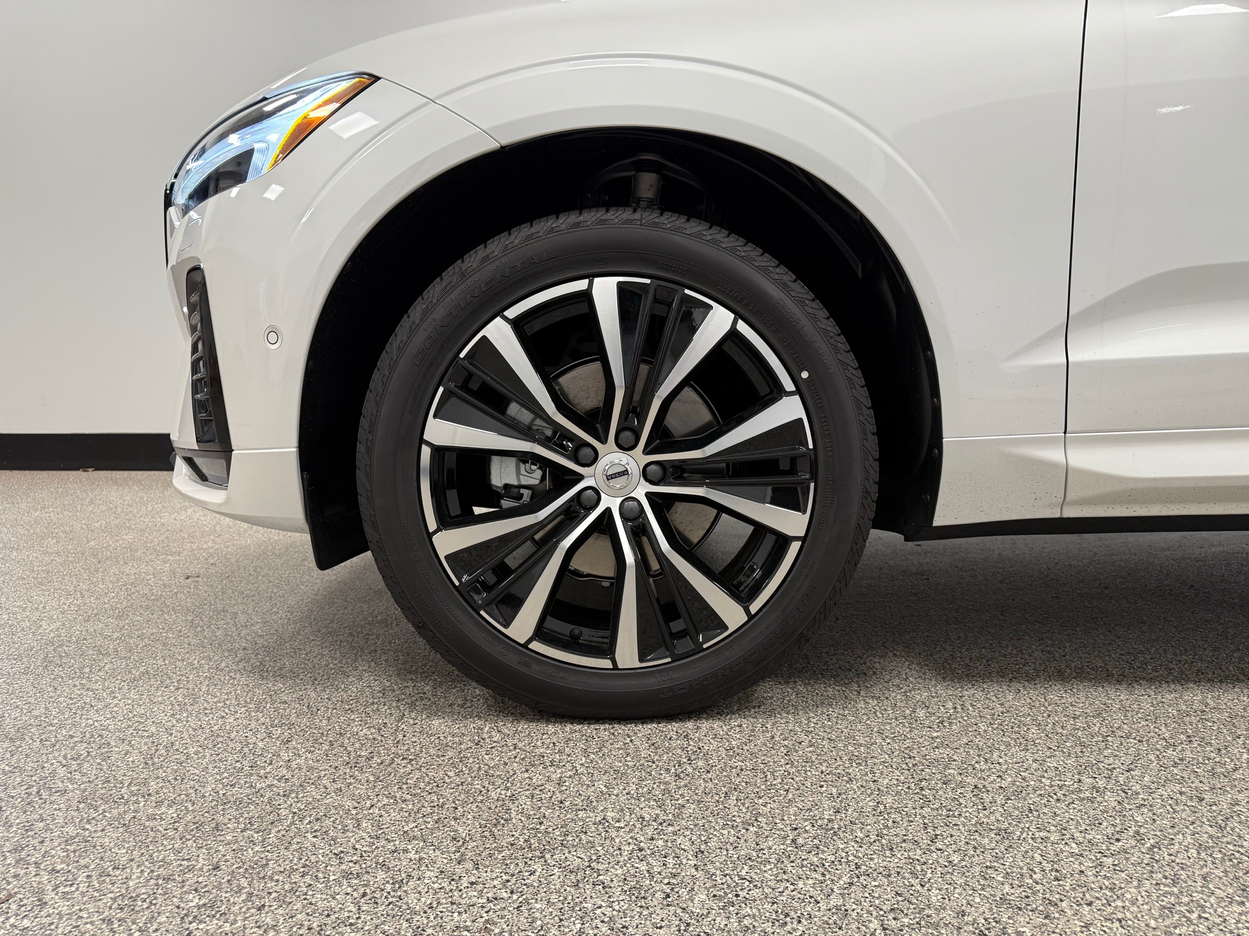 new 2025 Volvo XC60 car, priced at $55,360