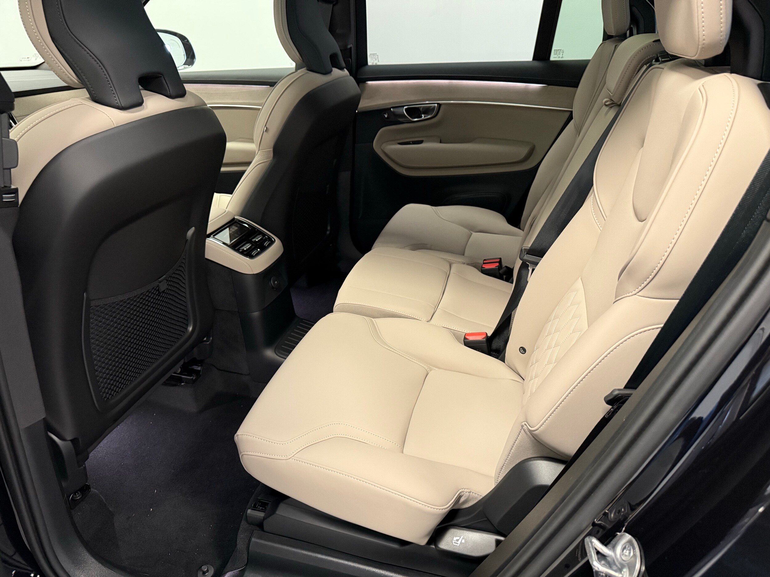 new 2025 Volvo XC90 plug-in hybrid car, priced at $77,895