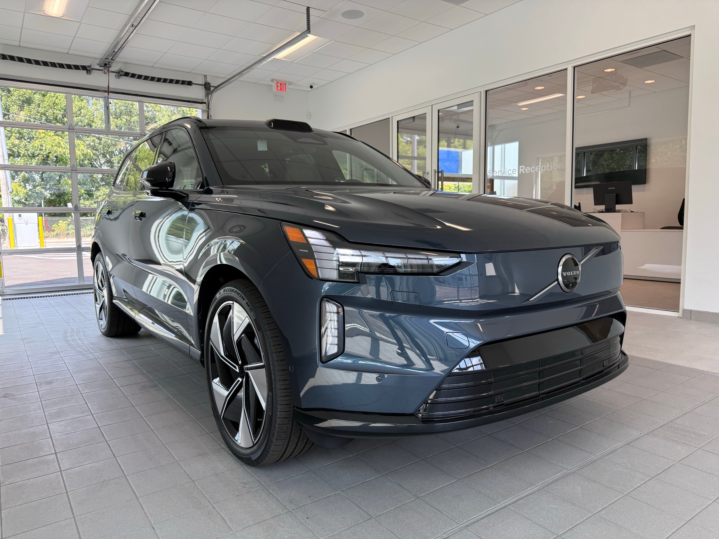 new 2025 Volvo EX90 car, priced at $94,640