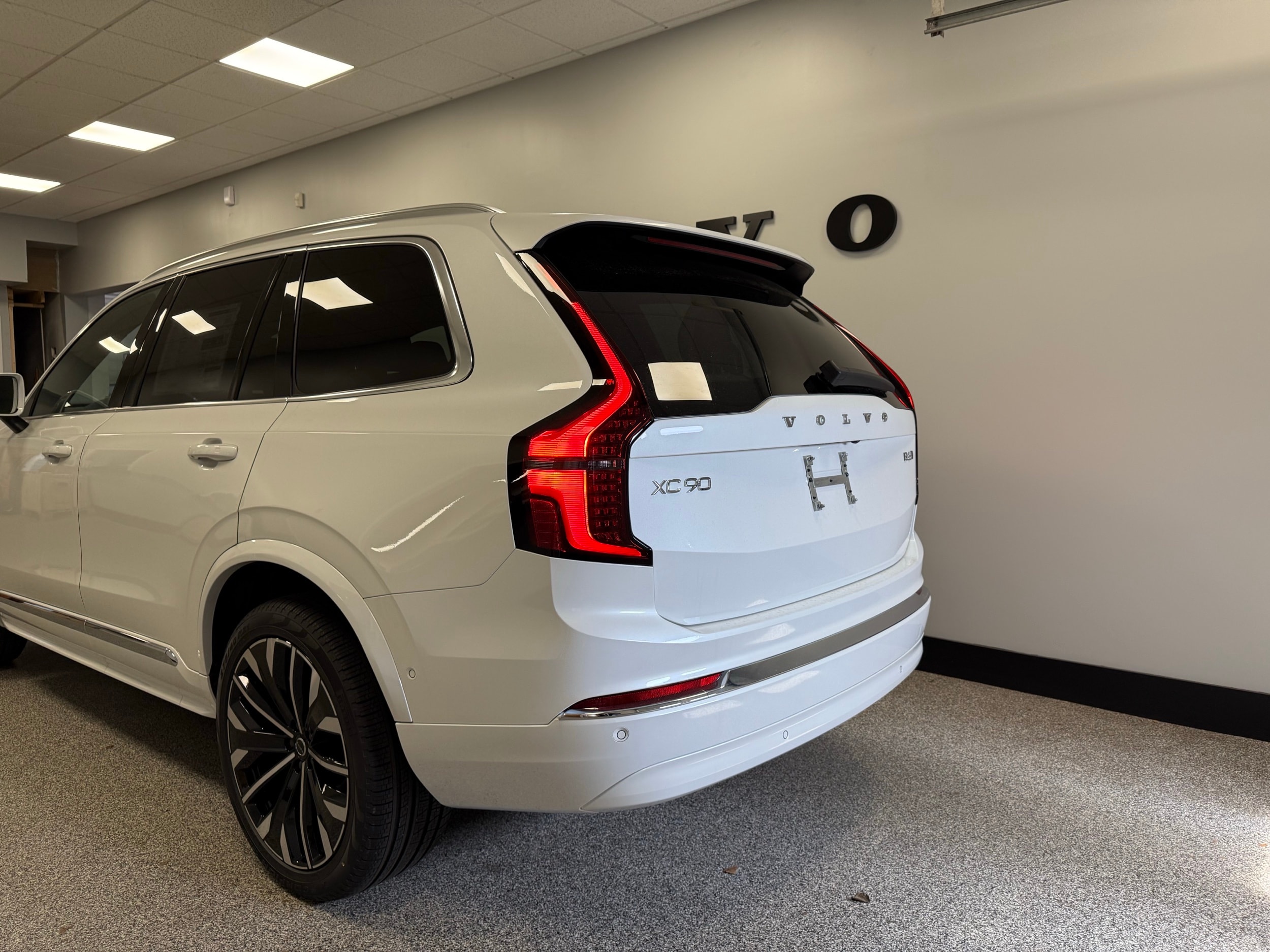 new 2025 Volvo XC90 car, priced at $68,245