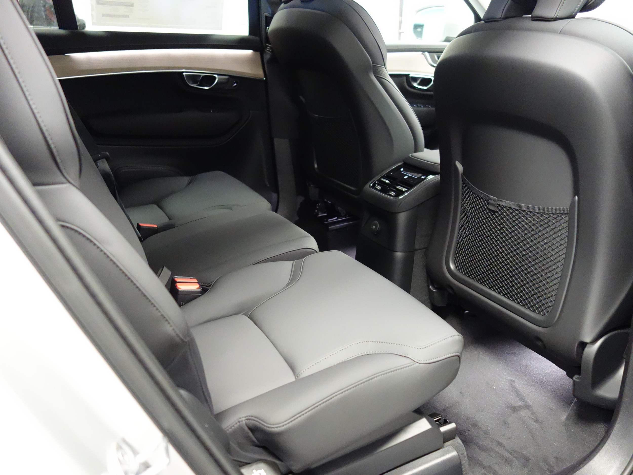 new 2025 Volvo XC90 plug-in hybrid car, priced at $77,145