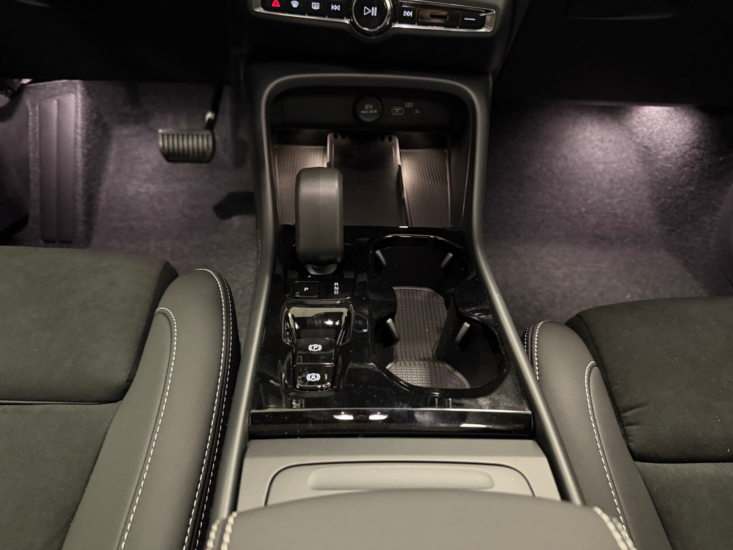 new 2026 Volvo XC40 car, priced at $58,795