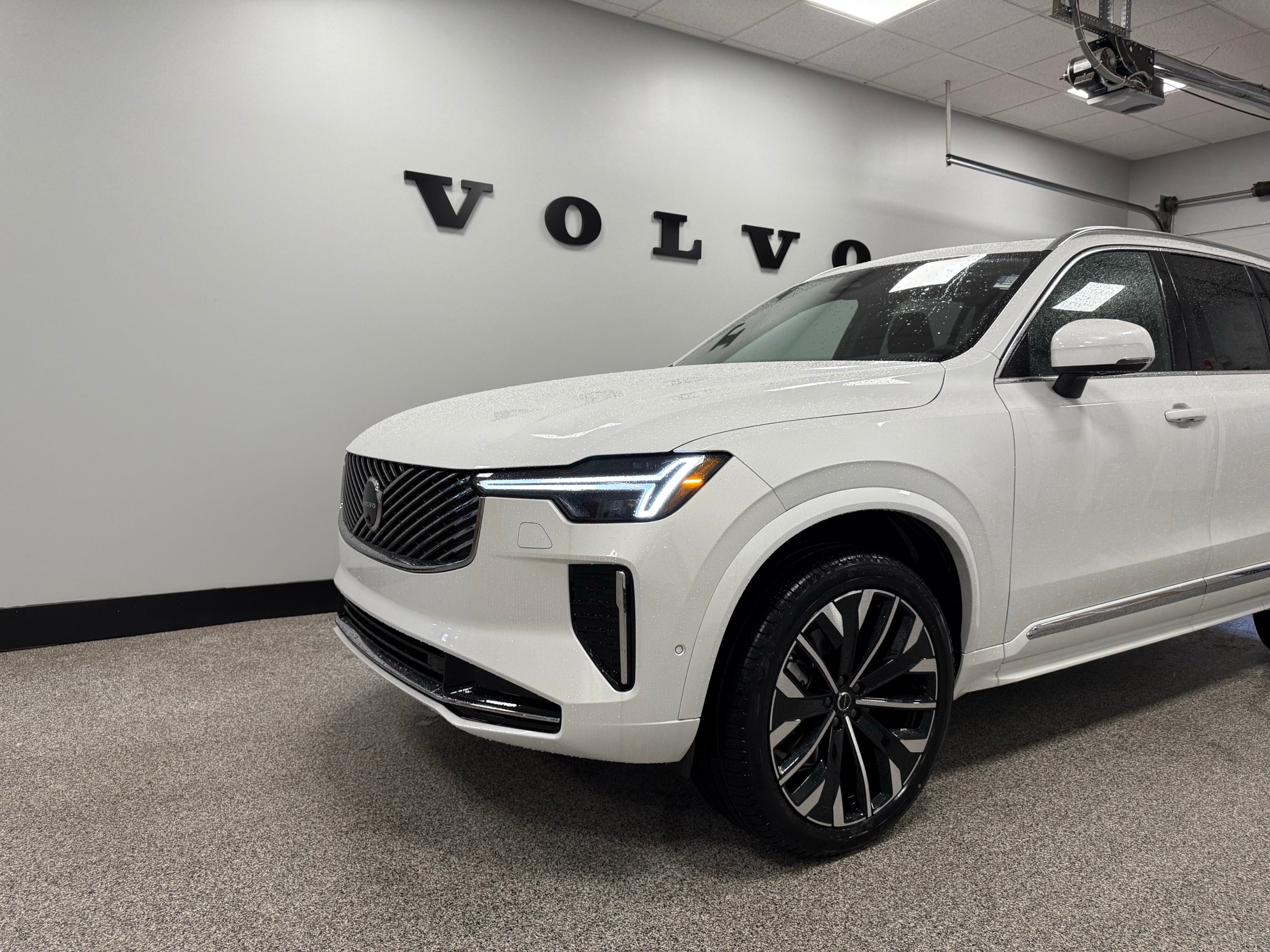 new 2025 Volvo XC90 car, priced at $69,155