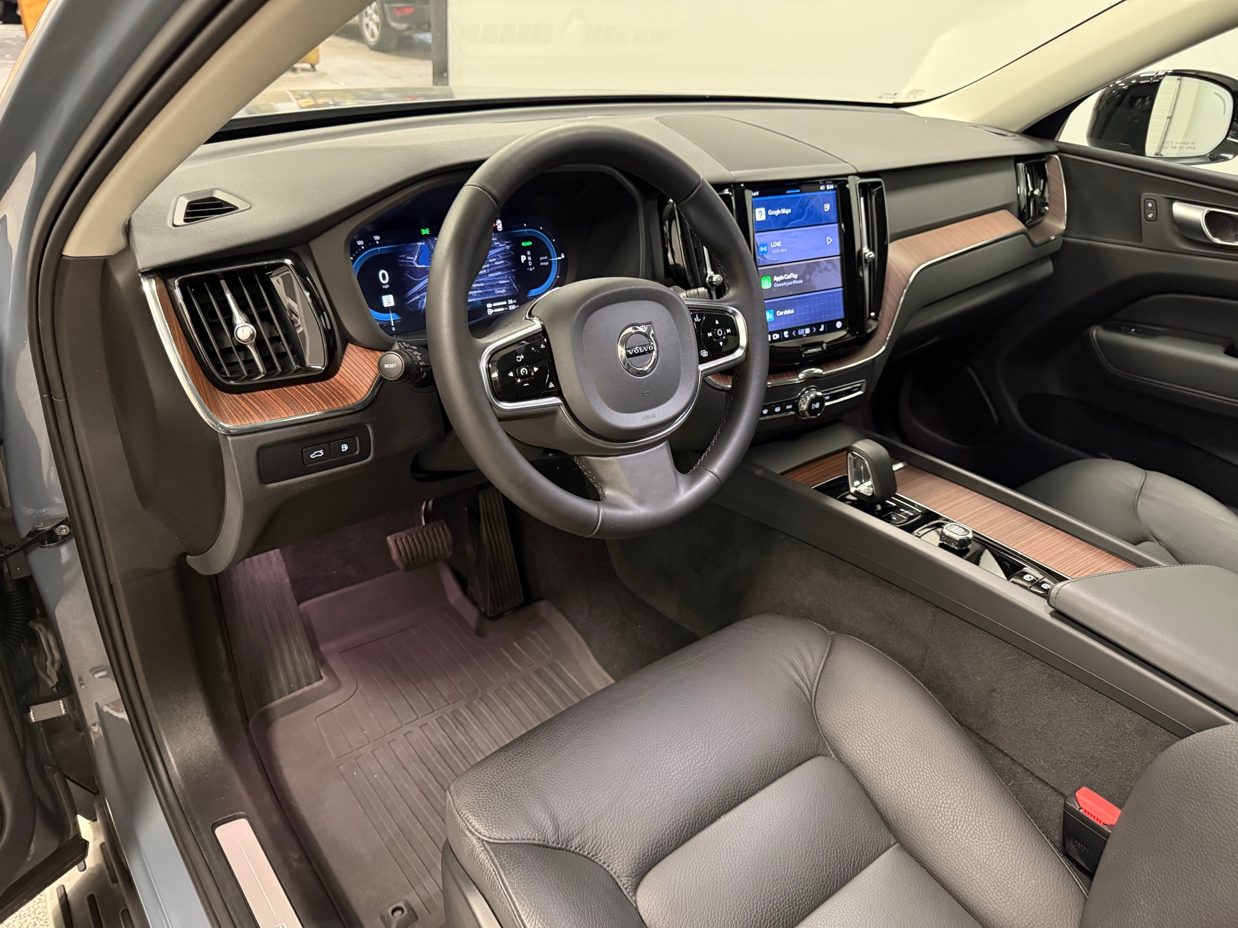 new 2024 Volvo XC60 plug-in hybrid car, priced at $59,920
