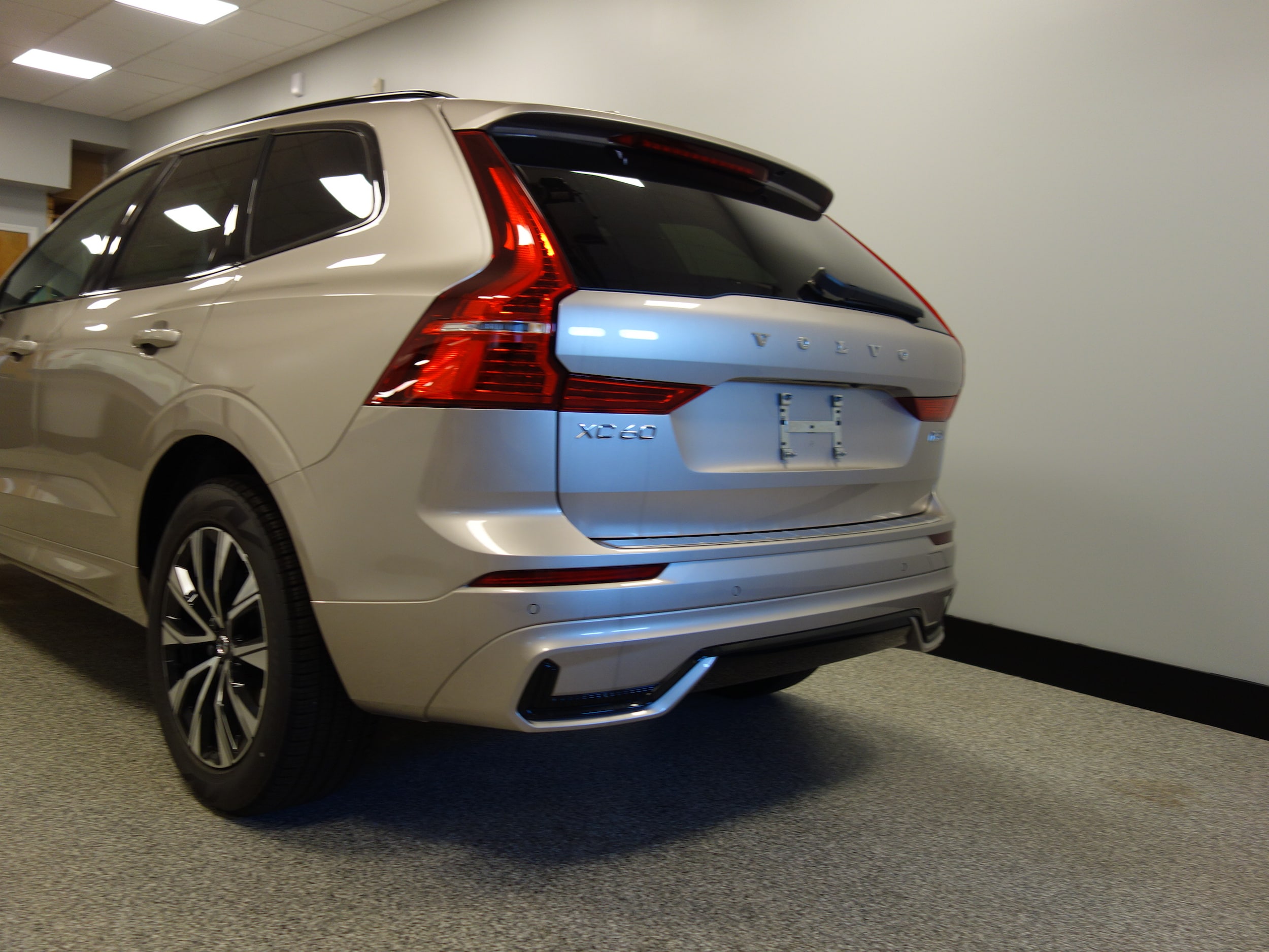 new 2025 Volvo XC60 car, priced at $52,070