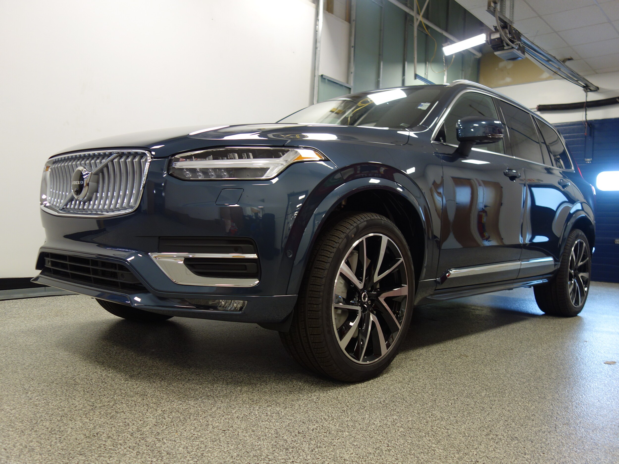 new 2025 Volvo XC90 car, priced at $69,450