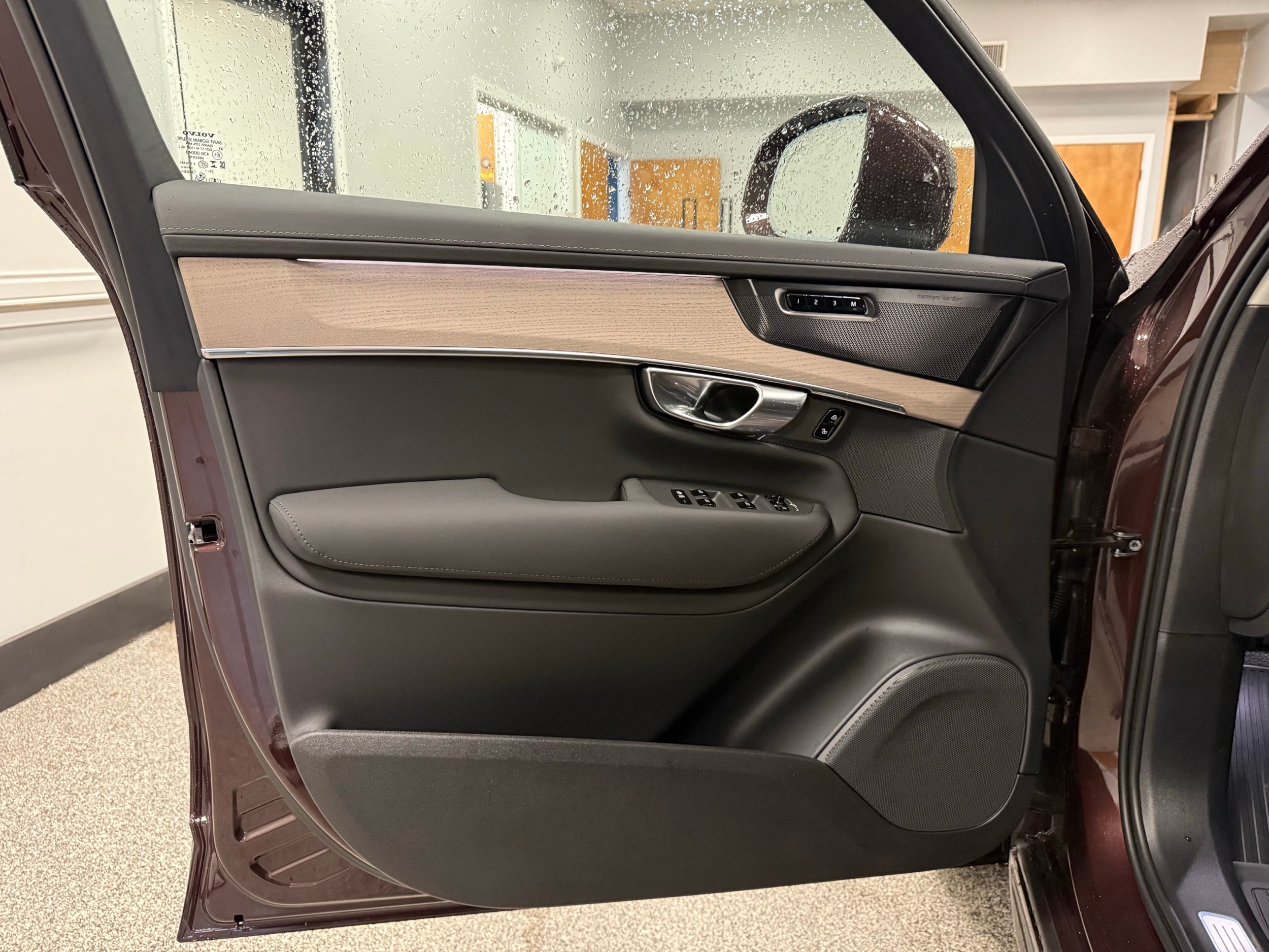 new 2025 Volvo XC90 plug-in hybrid car, priced at $79,195