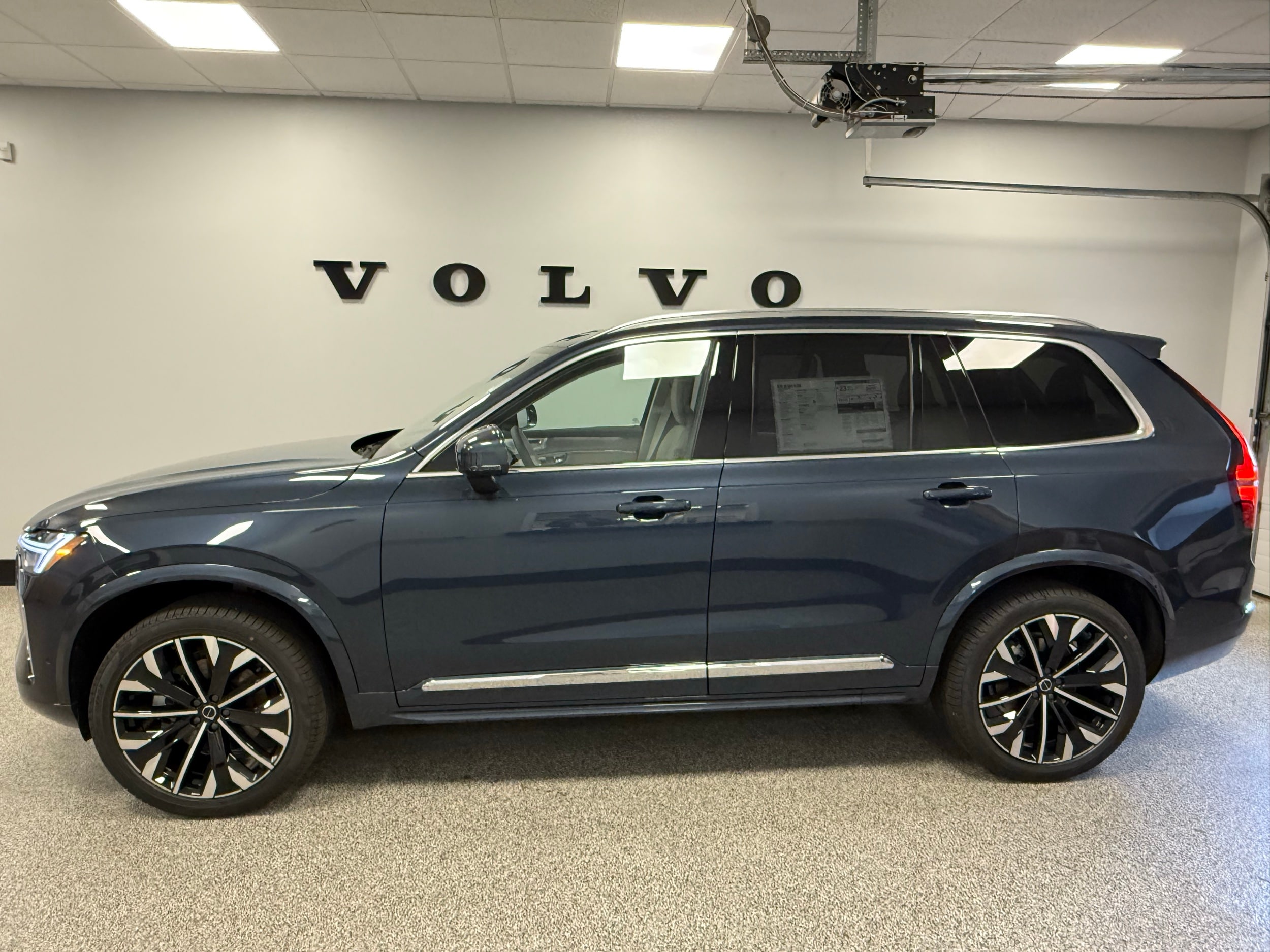 new 2025 Volvo XC90 car, priced at $76,045