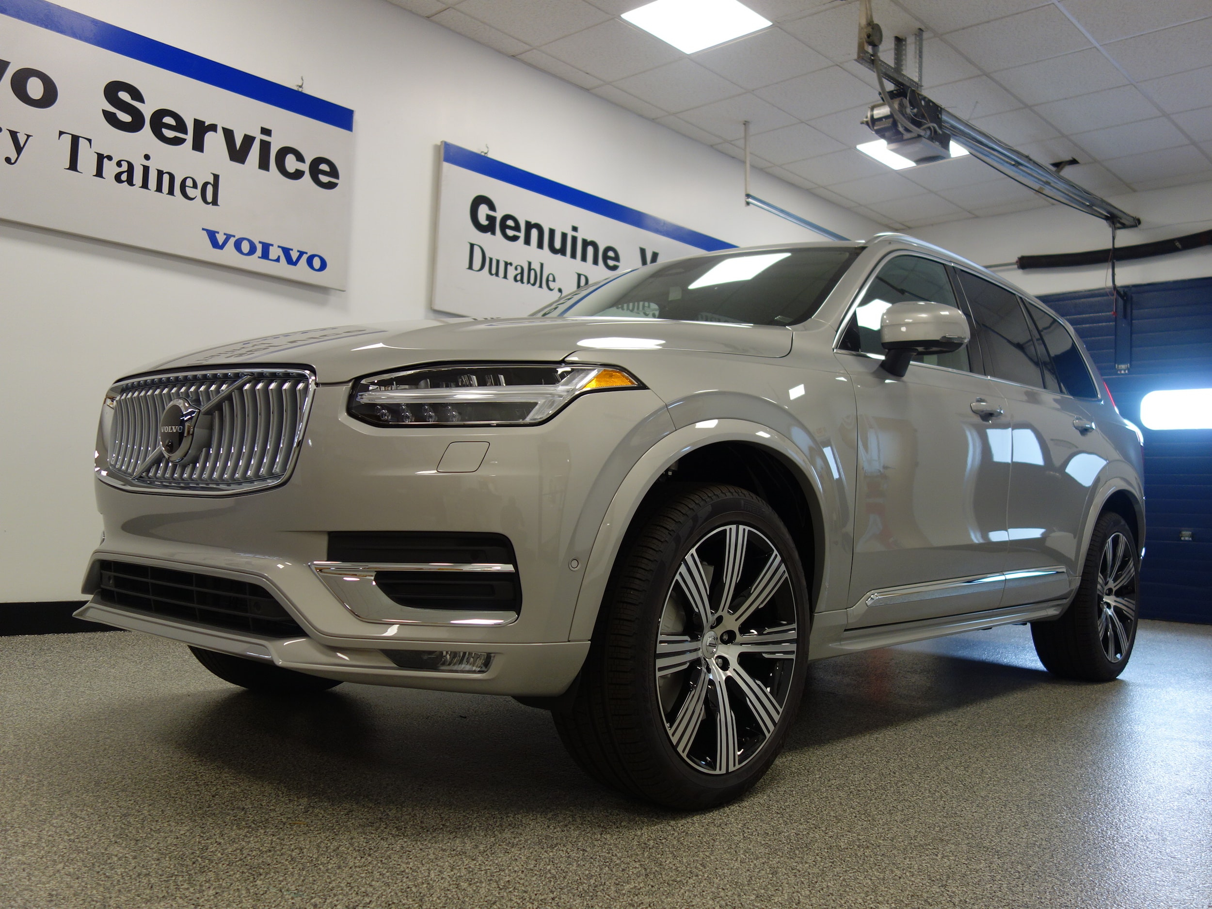 new 2025 Volvo XC90 car, priced at $68,455