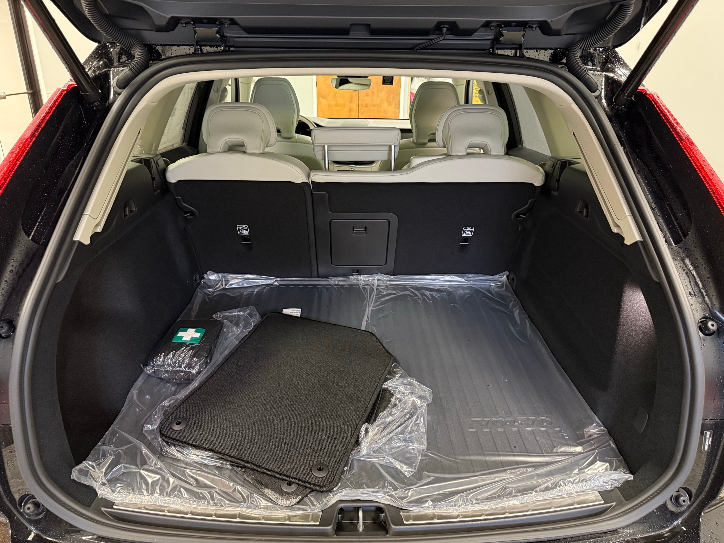 new 2025 Volvo XC60 car, priced at $54,585