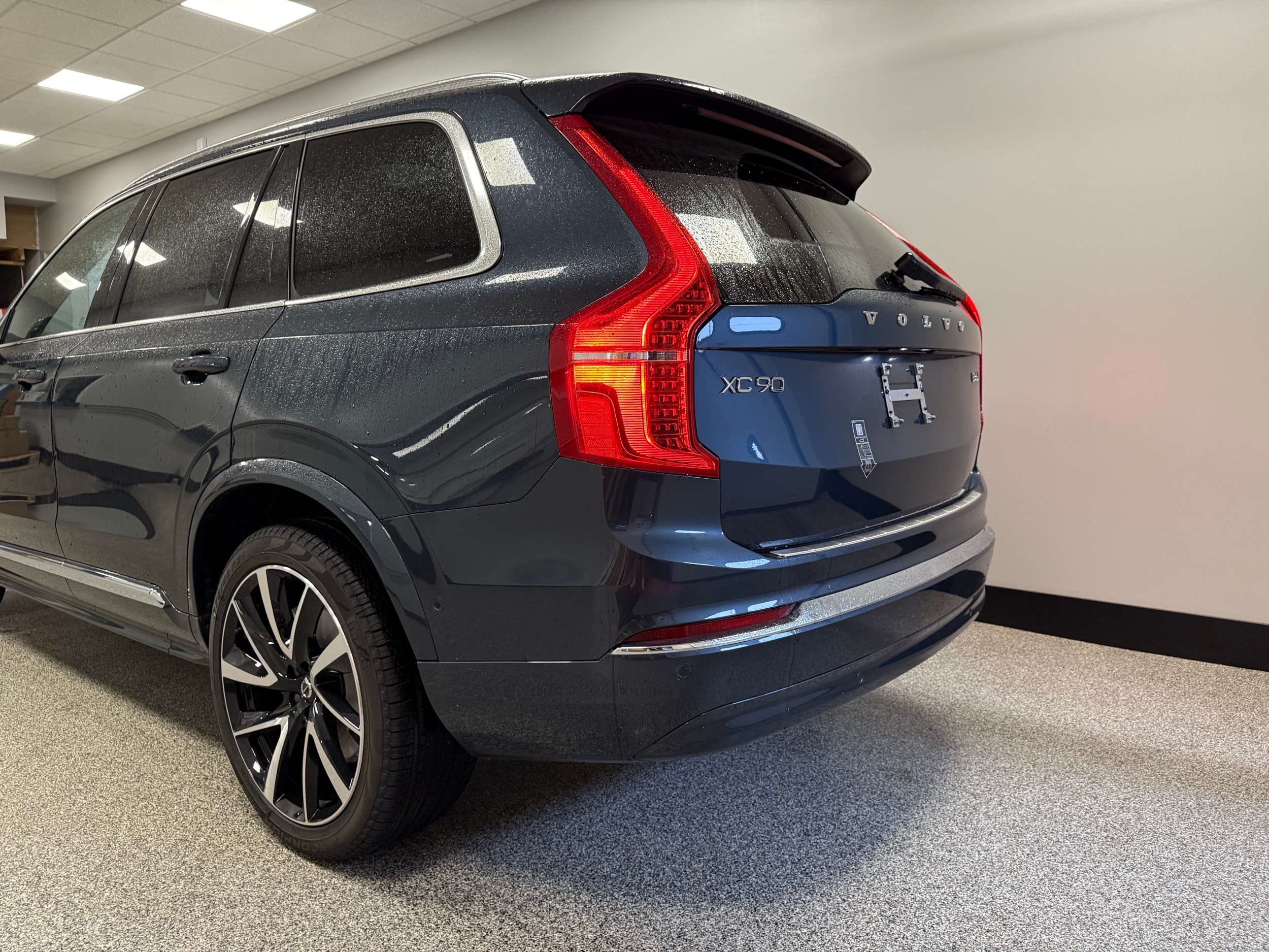 new 2025 Volvo XC90 car, priced at $69,450