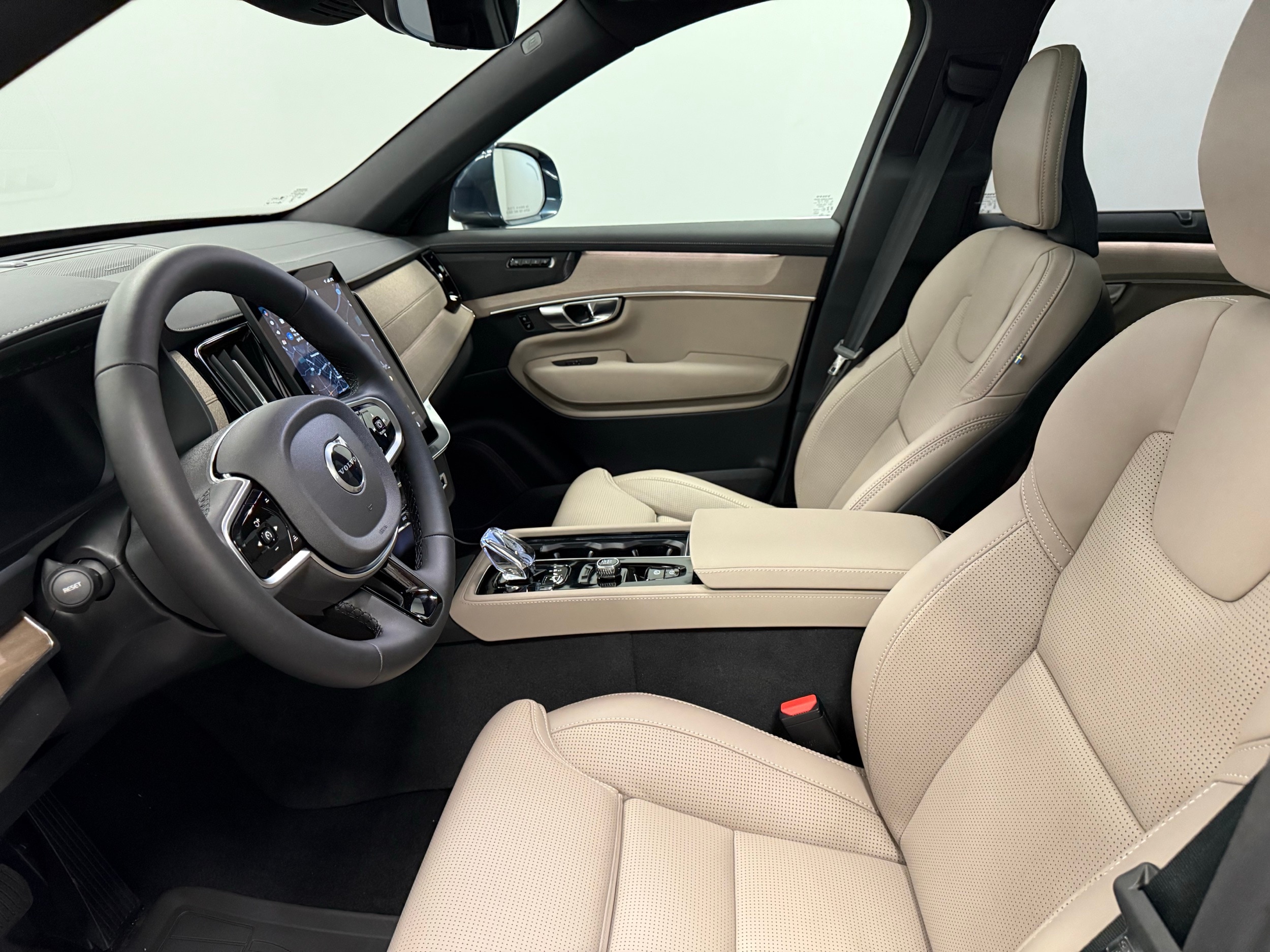 new 2025 Volvo XC90 car, priced at $72,345