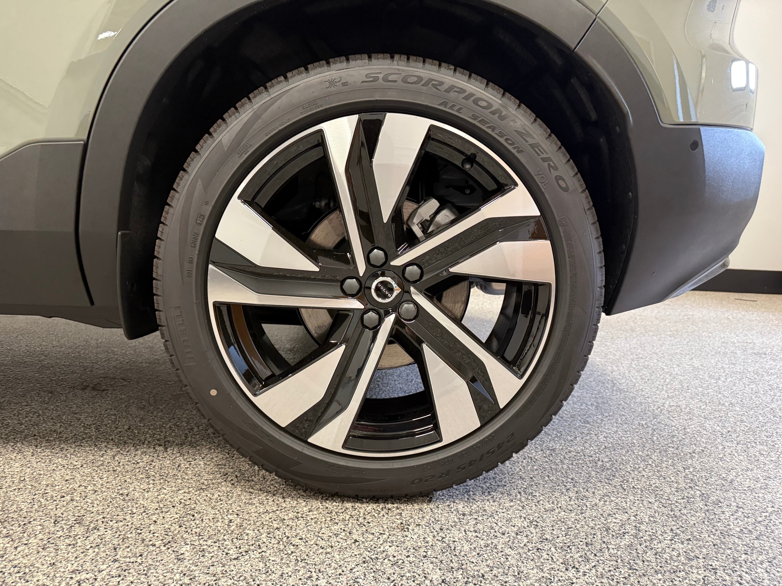 new 2025 Volvo XC40 car, priced at $49,810