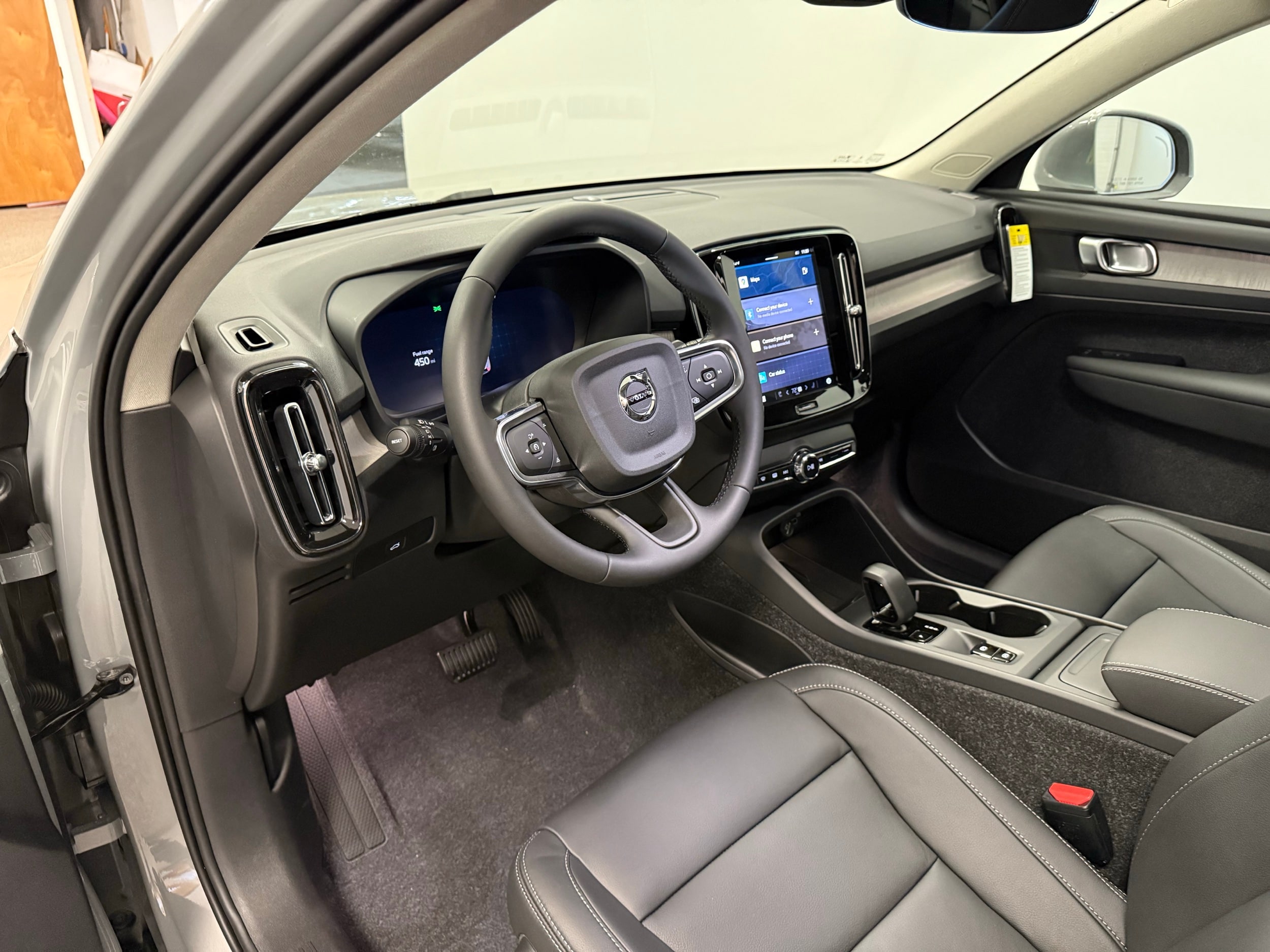 new 2025 Volvo XC40 car, priced at $46,035