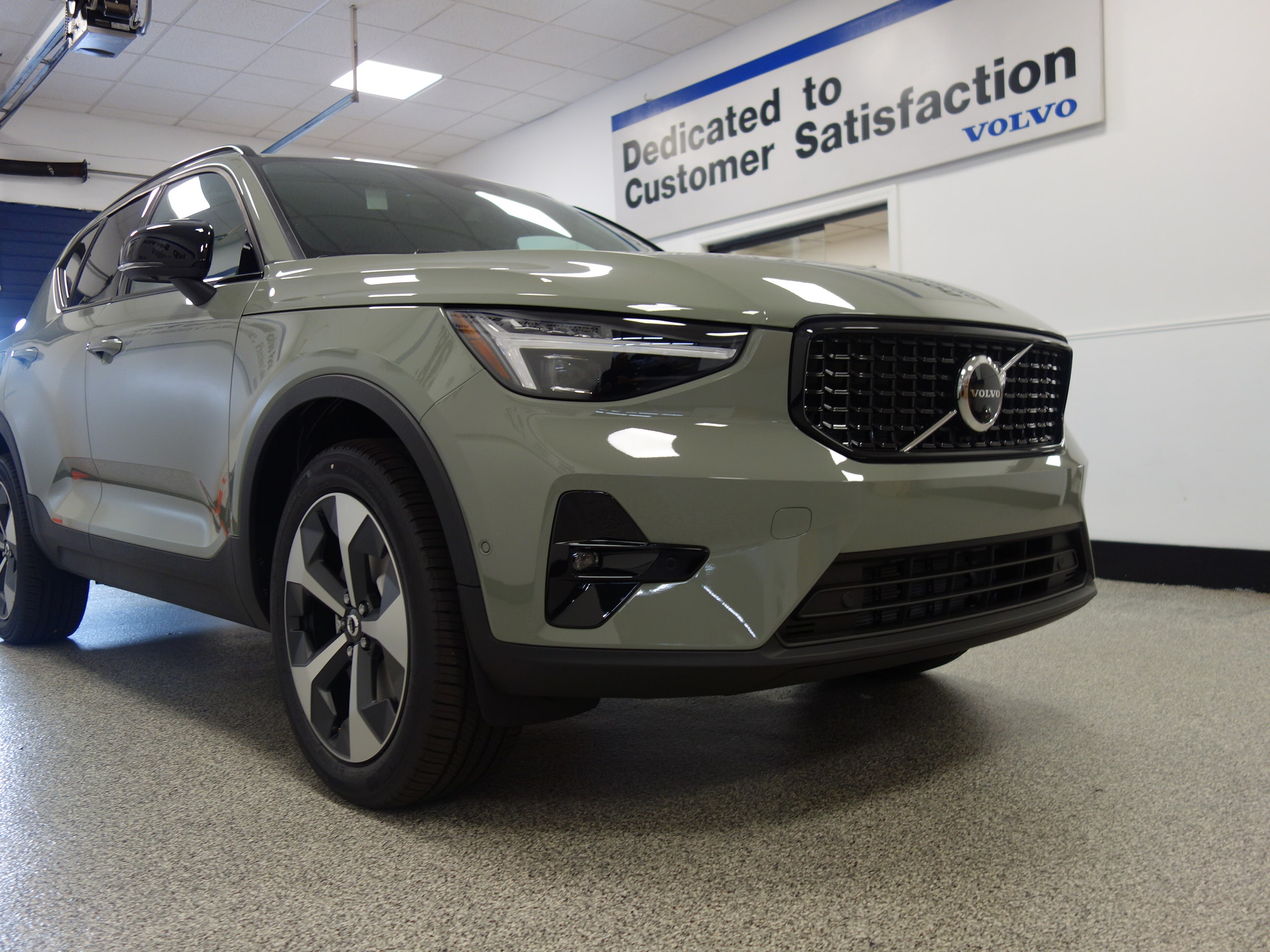 new 2025 Volvo XC40 car, priced at $48,315