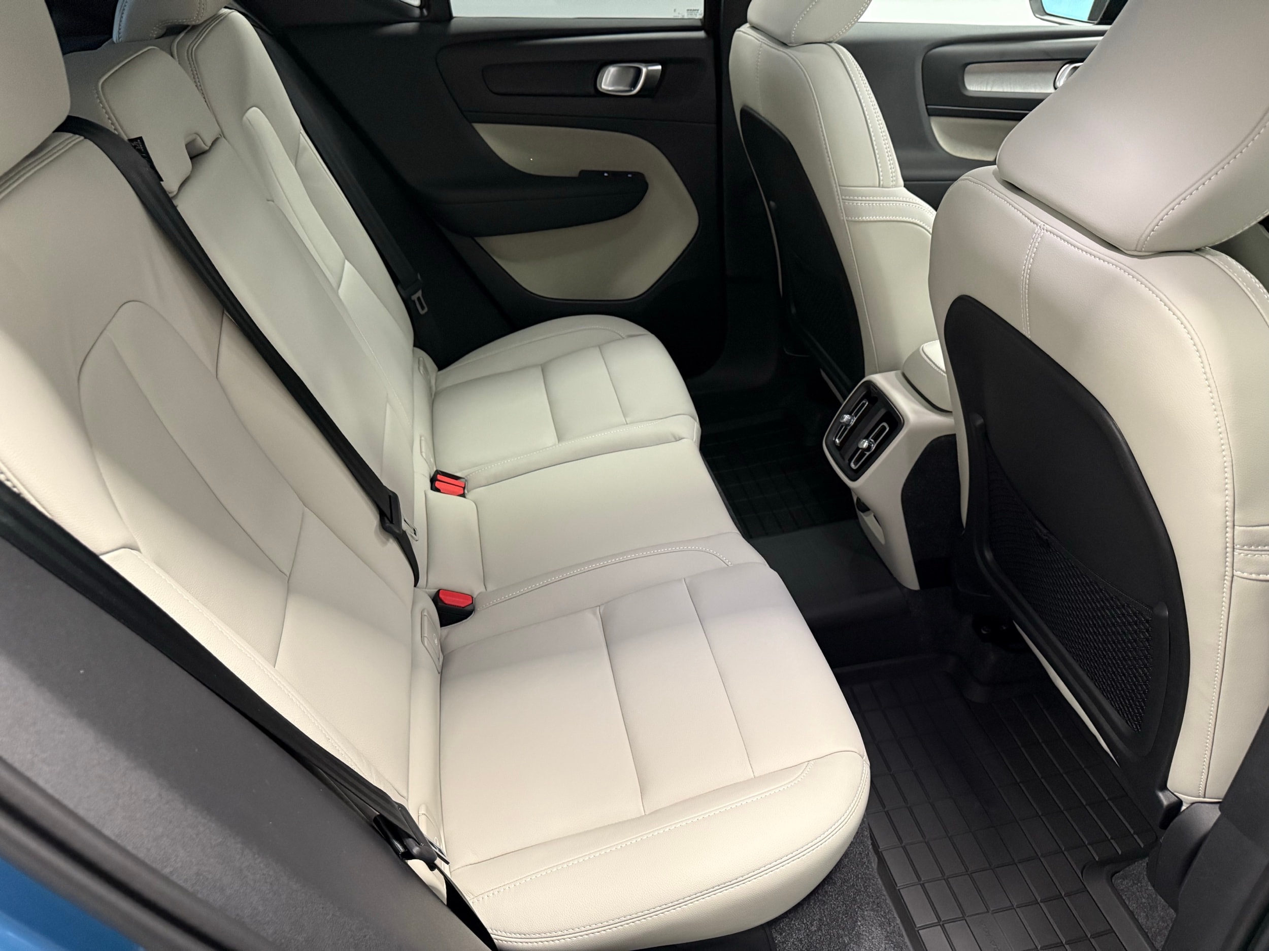 new 2025 Volvo XC40 car, priced at $49,810