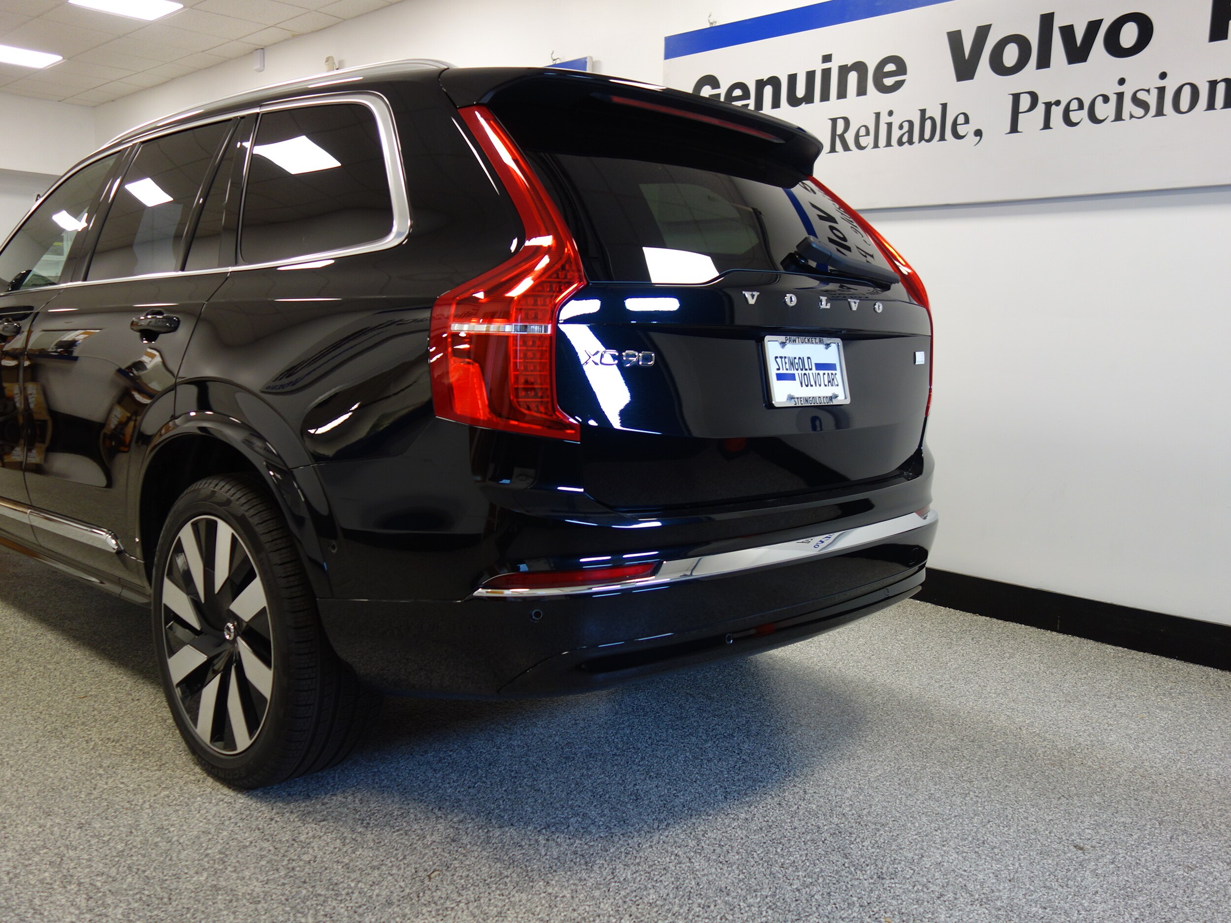 used 2024 Volvo XC90 plug-in hybrid car, priced at $78,635