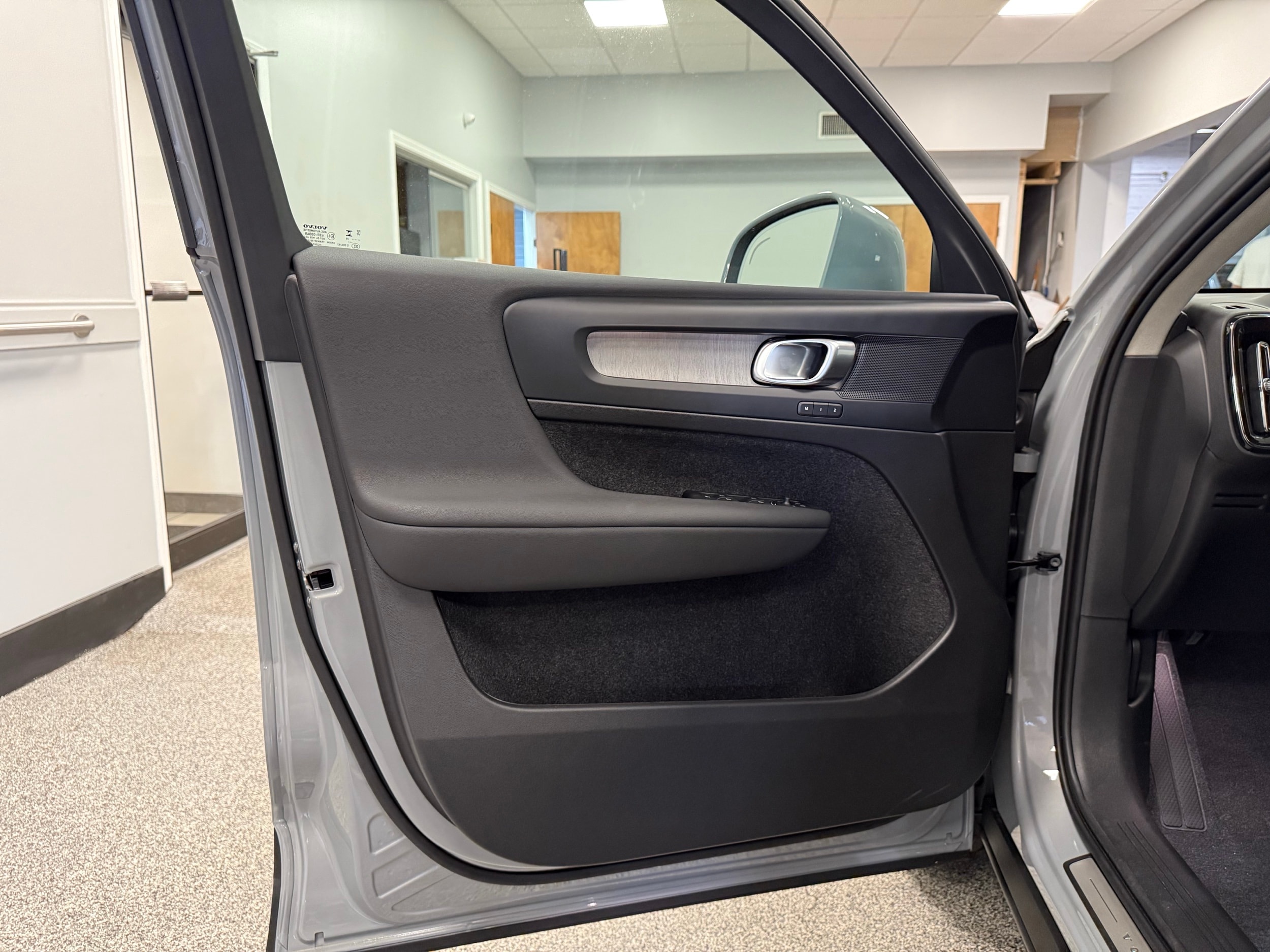 new 2025 Volvo XC40 car, priced at $46,035