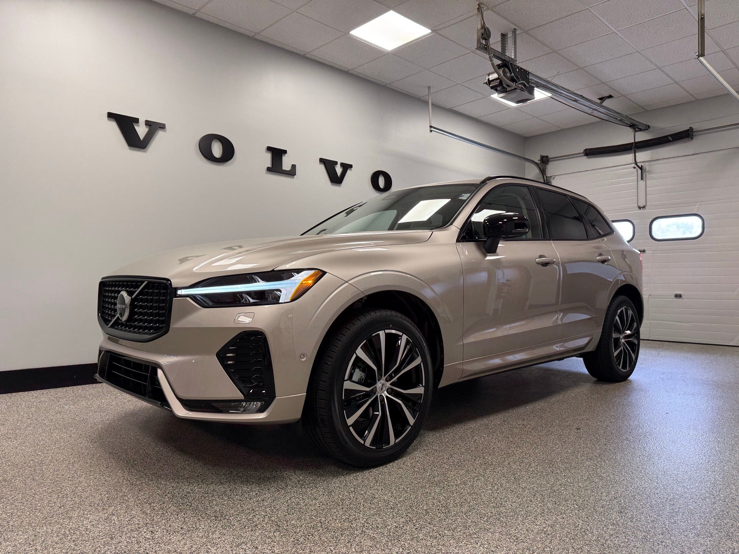 new 2025 Volvo XC60 car, priced at $55,360
